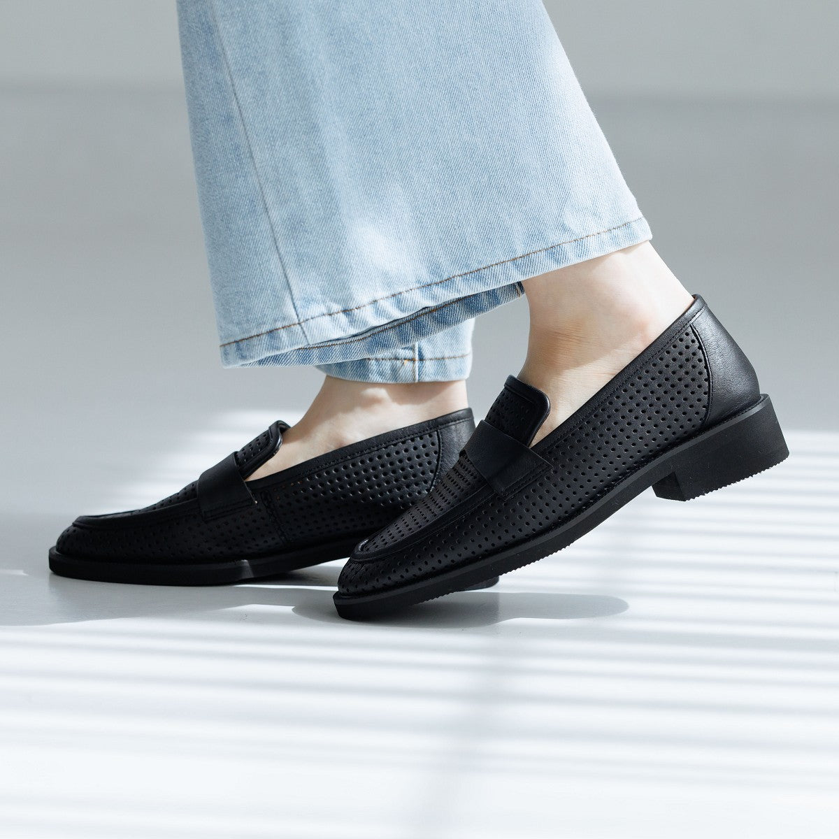 【26SS】パンチングレザーソフトローファー/661105