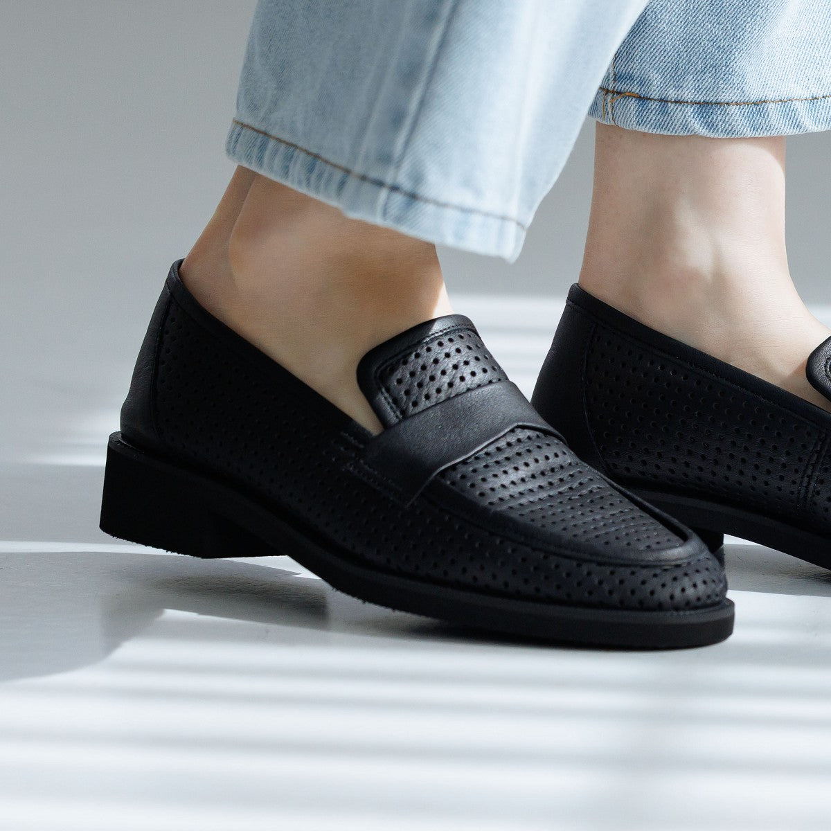 【26SS】パンチングレザーソフトローファー/661105