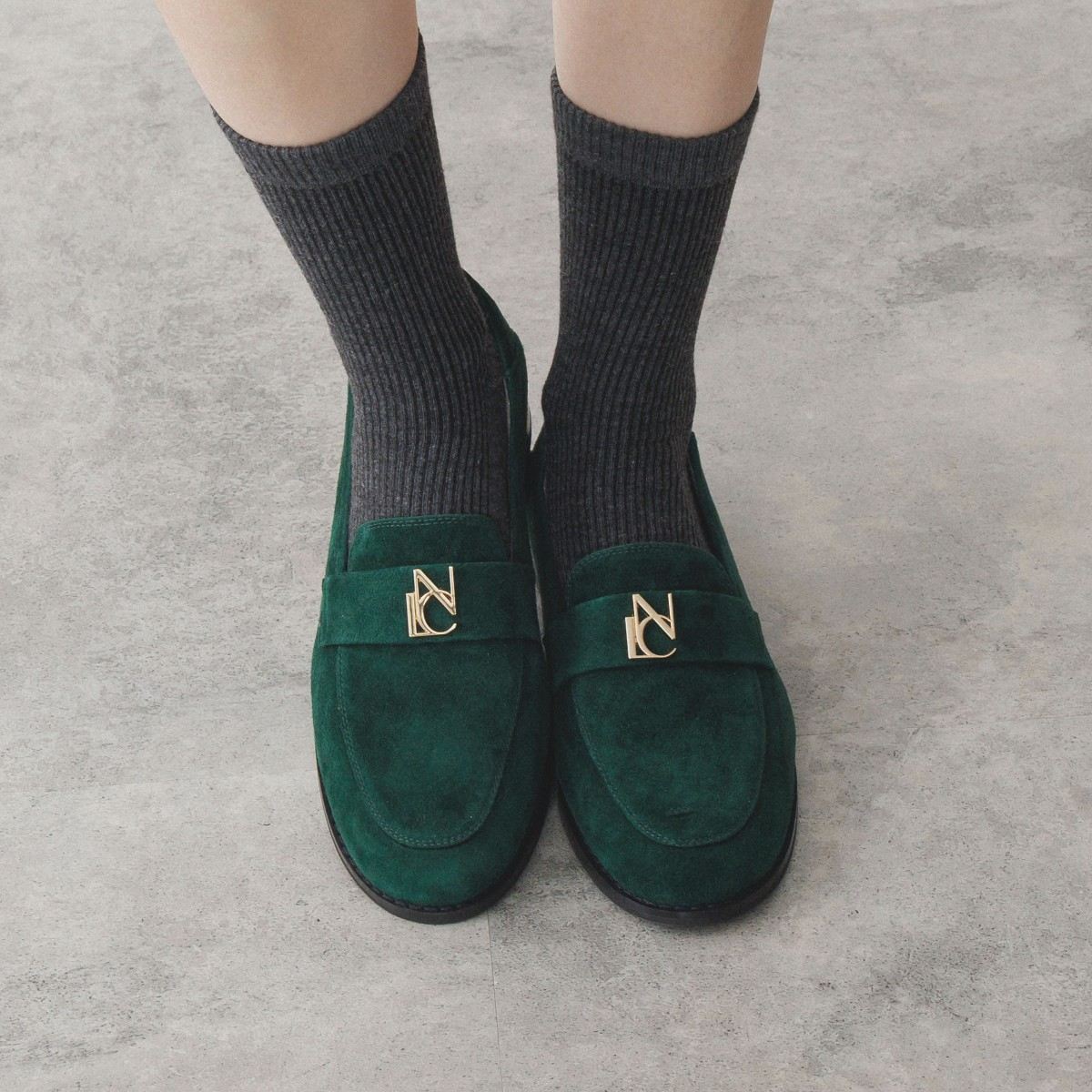 【25AW新色】NICALロゴ入りローファー/554109