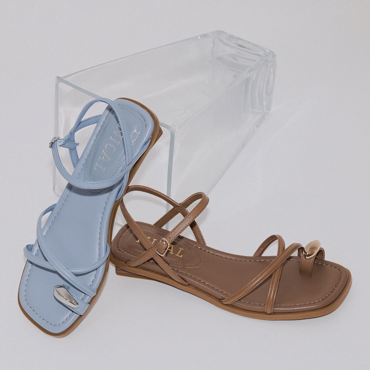 【SALE】メタルモチーフナローストラップサンダル/554210