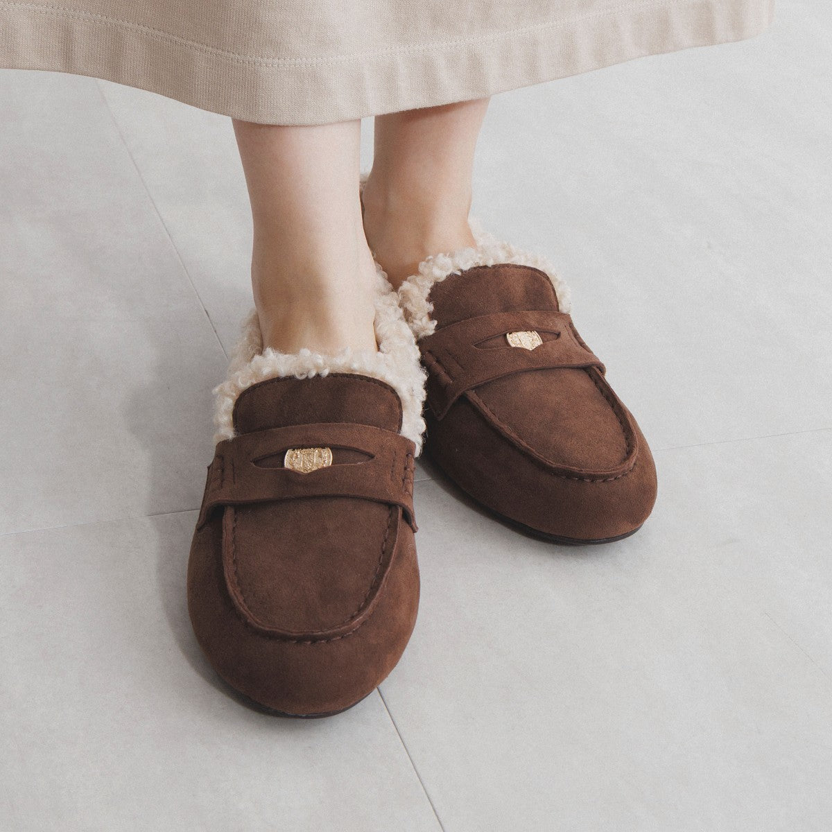 12/26までセール【タグ付き】IENA UNKNOWN ムートンカーリーファー IENA（イエナ）の「UNKNOWN カーリームートンフードコート（）」 - WEAR