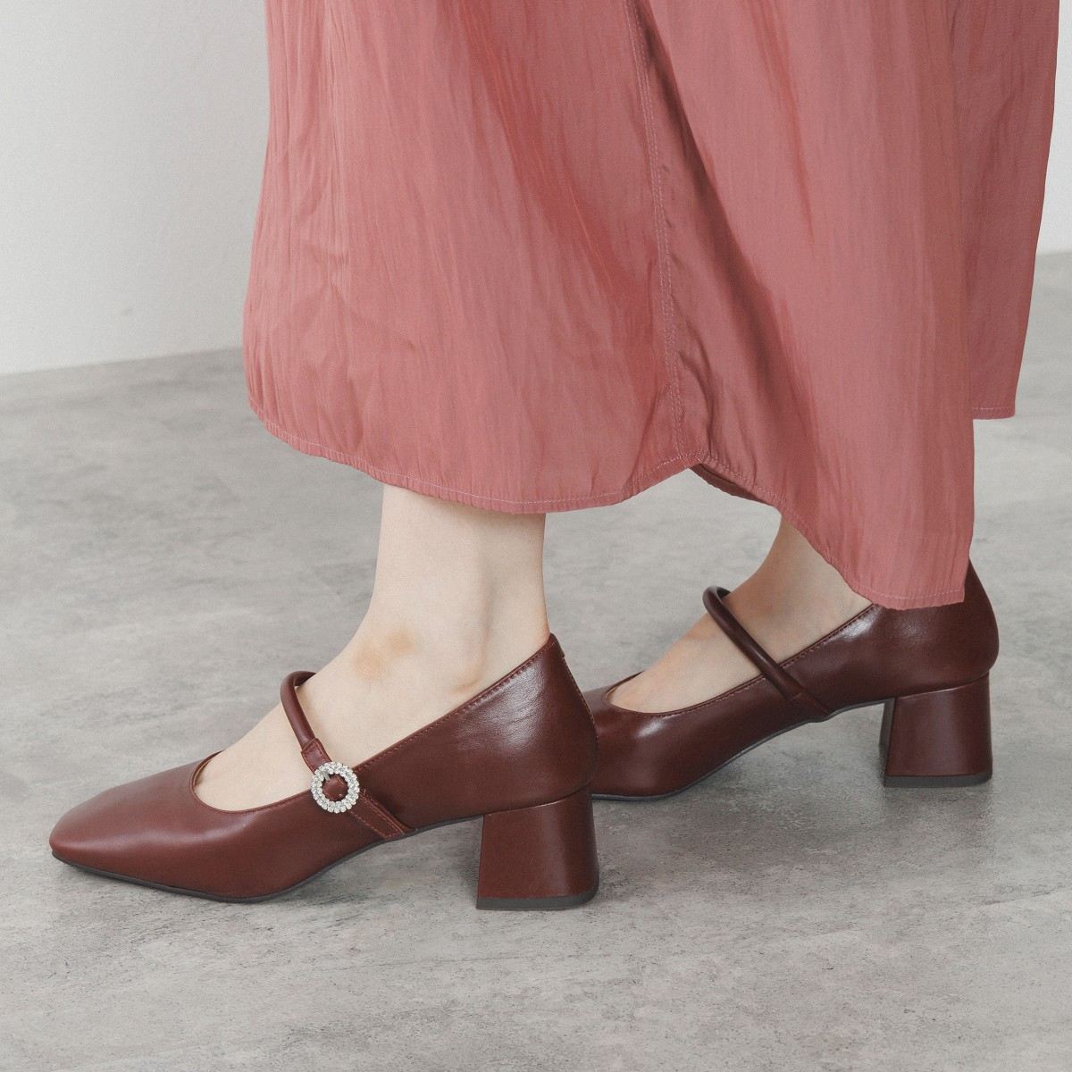 【25AW】スクエアトゥメリージェーンパンプス/554304