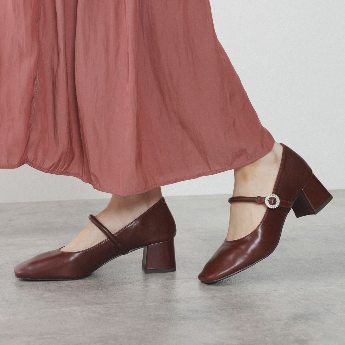 【25AW】スクエアトゥメリージェーンパンプス/554304