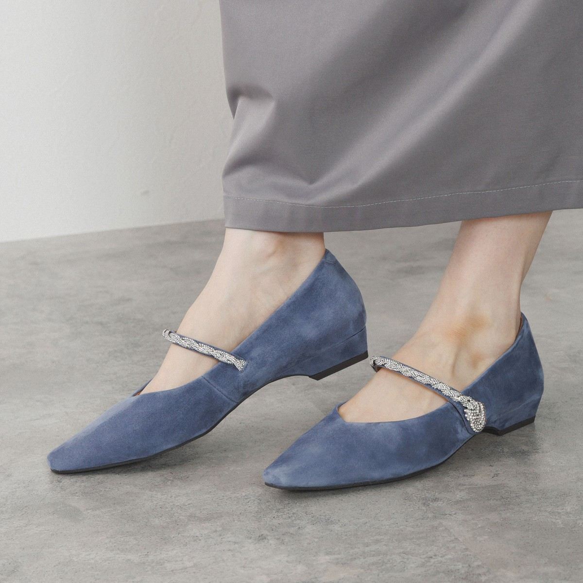 【25AW】ラインストーンツイストストラップパンプス/554308