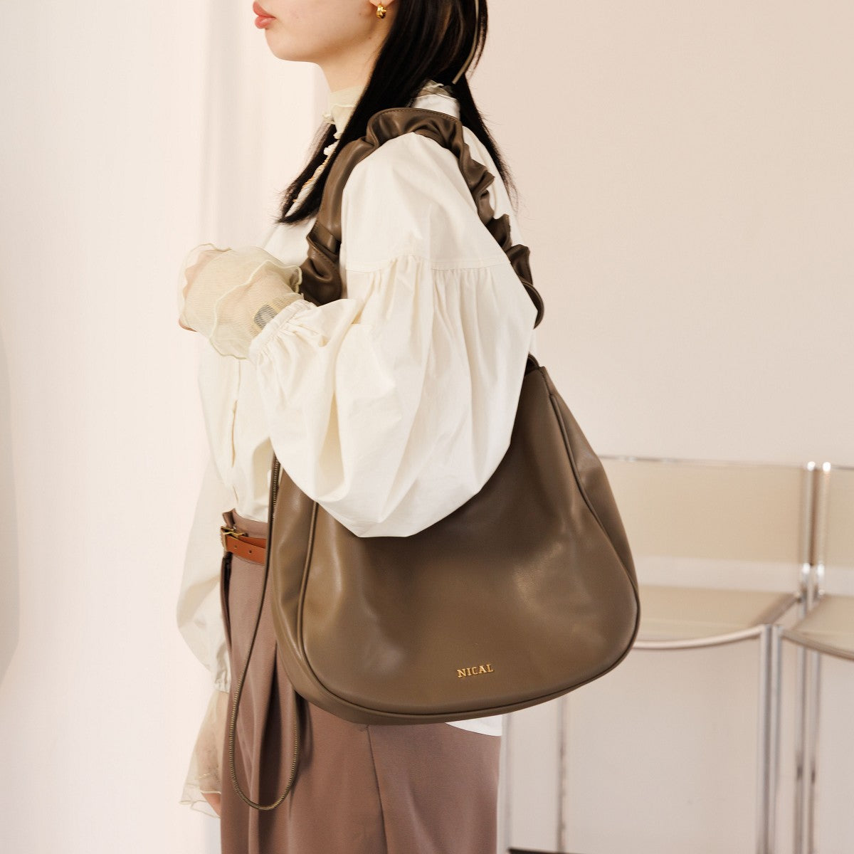 《予約/11月上旬入荷予定》ギャザーハンドルバッグ/554382