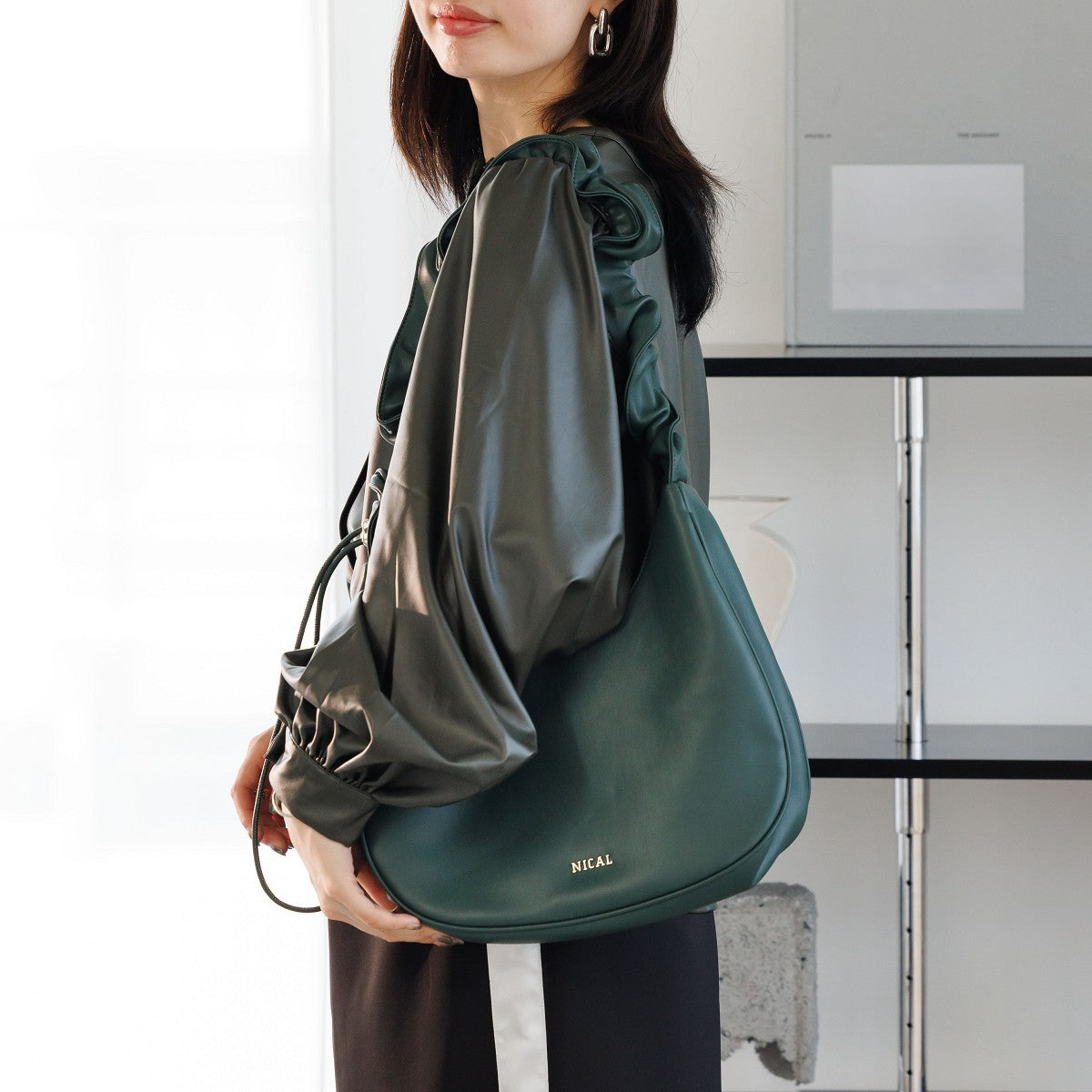 《予約/11月上旬入荷予定》ギャザーハンドルバッグ/554382