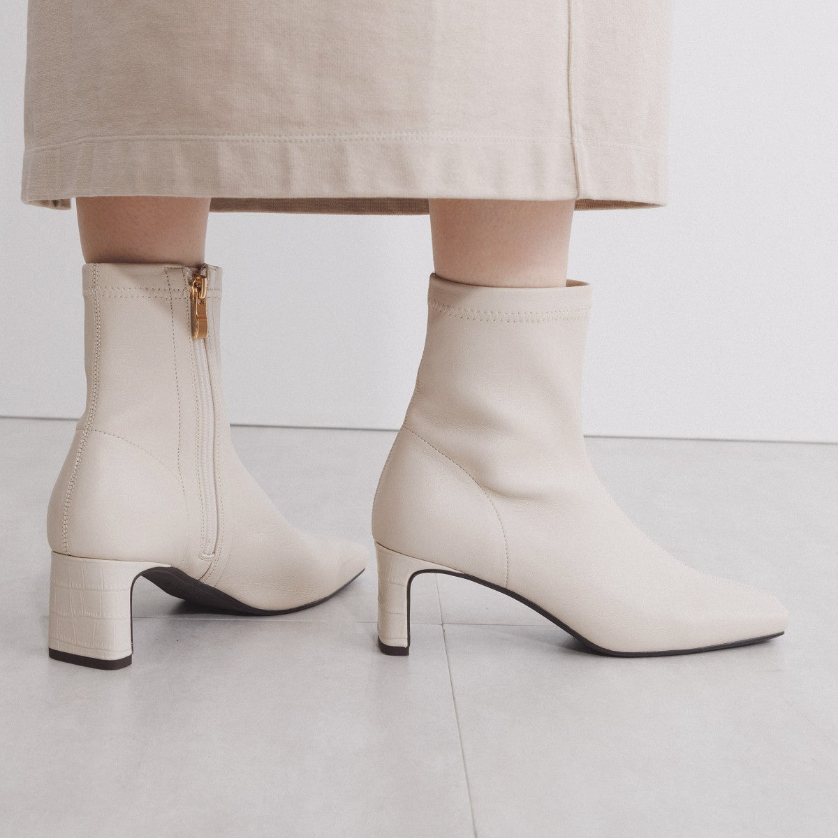 【25AW】スクエアトゥストレッチプレートヒールブーツ/554405