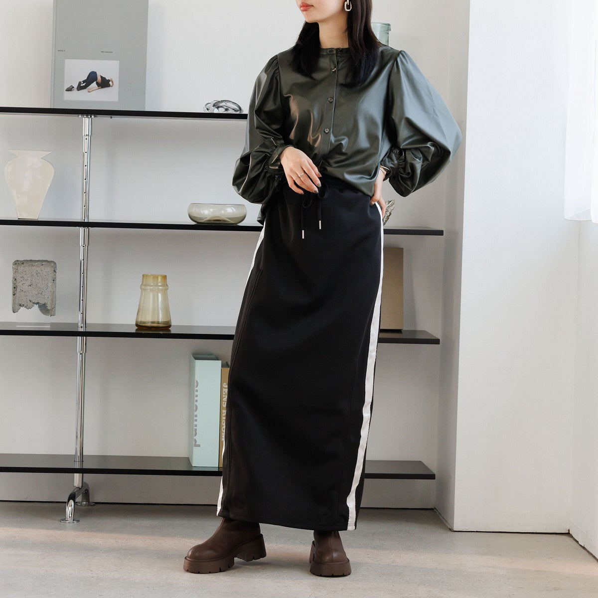 【25AW】バックファスナー厚底ブーツ/554406