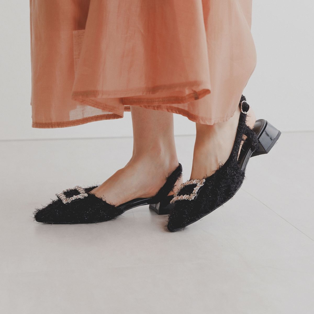 【SALE】ビジュー付きバックストラップパンプス/554502