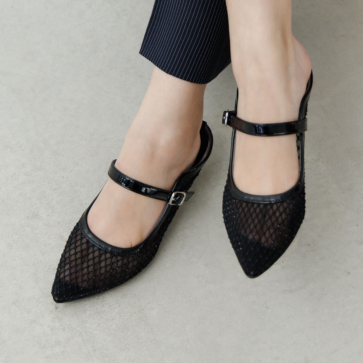 【26SS】ベルトデザインシアーミュール/564105