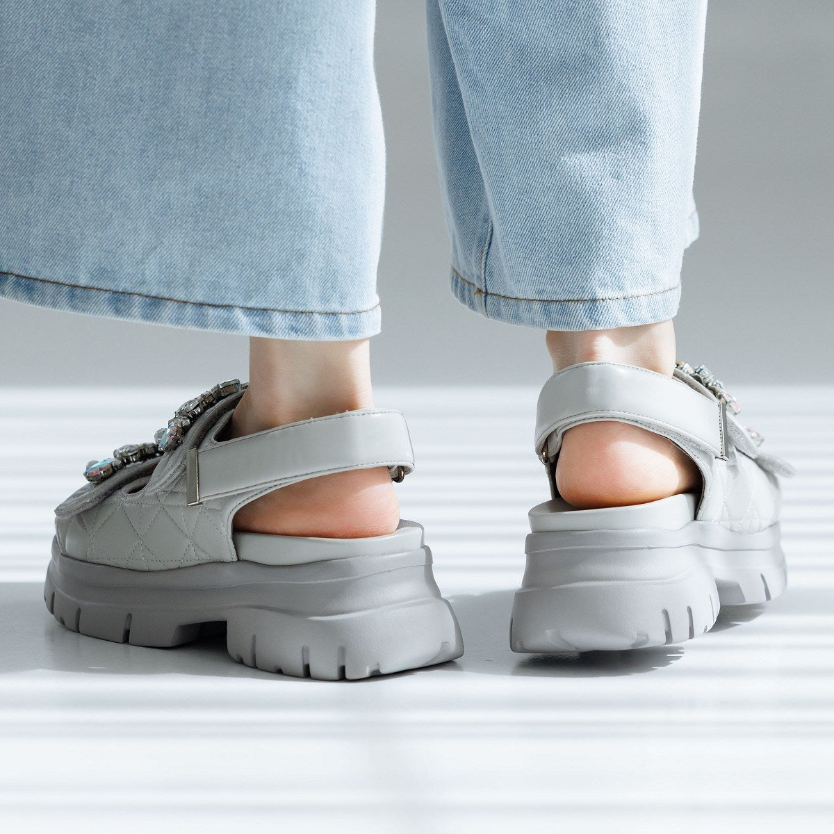 《予約/5月上旬入荷予定》ビジューアクセントキルティングサンダル/564205