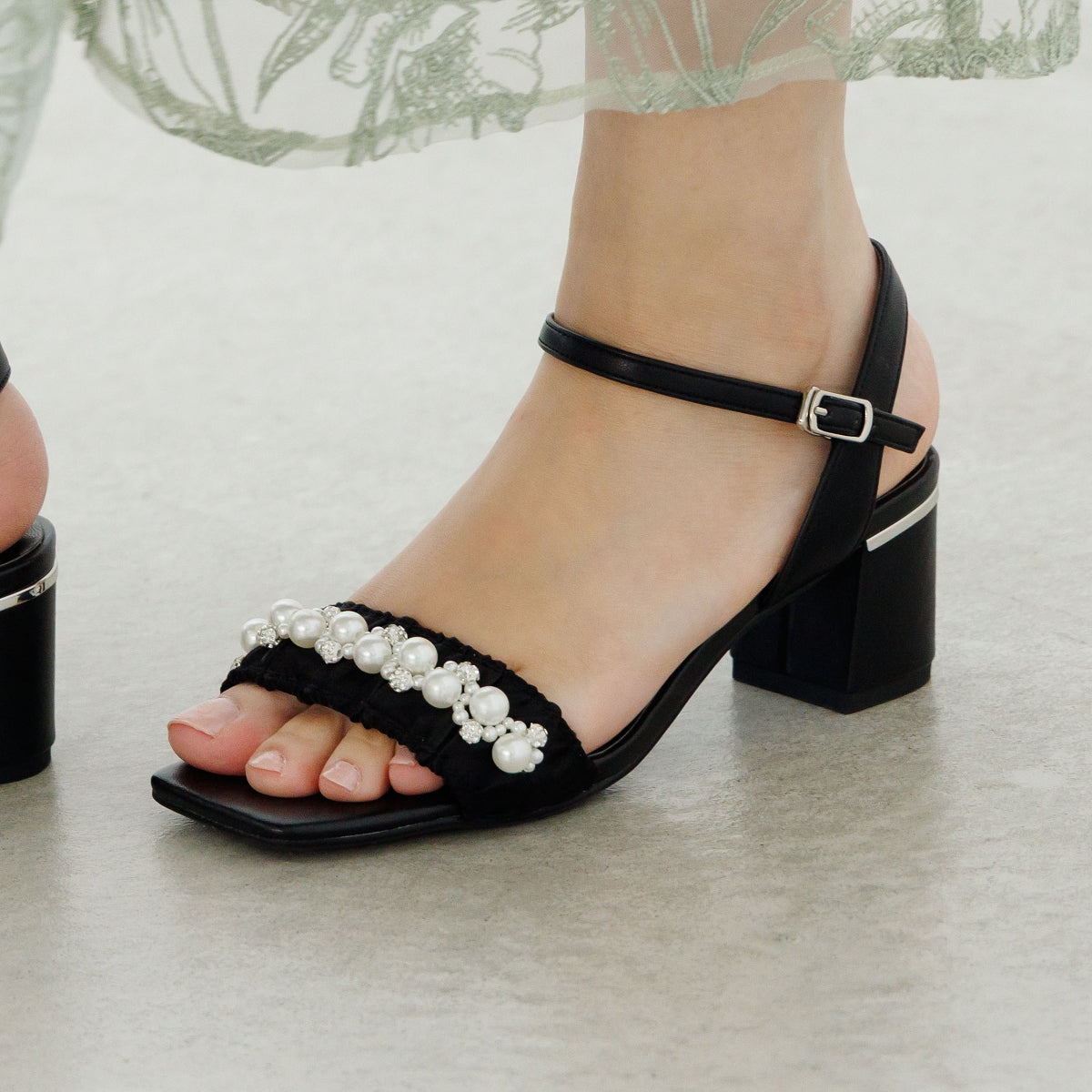 《予約/5月下旬入荷予定》パールビジューサンダル/564210