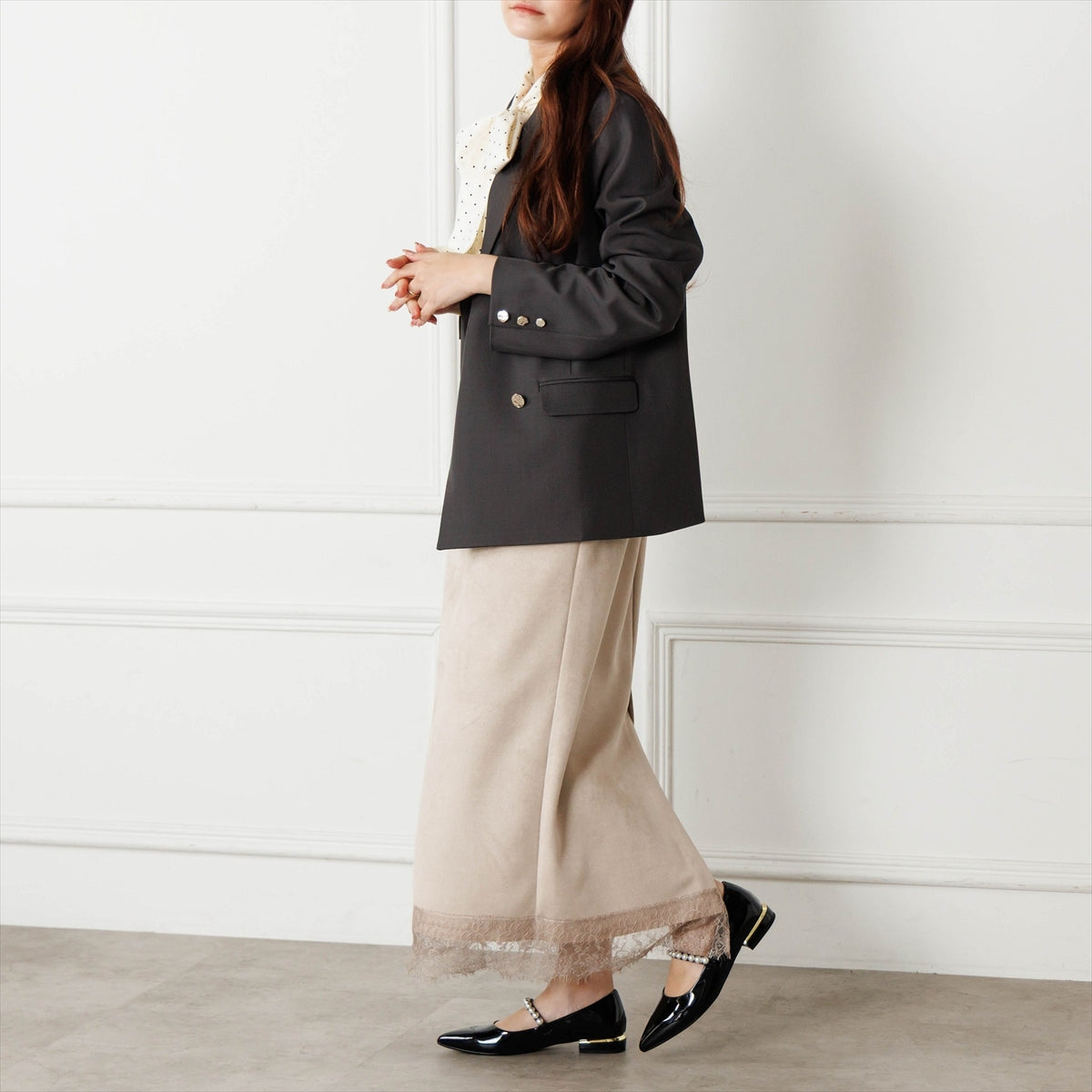 《予約/9月中旬入荷予定》【26AW】パールストラップパンプス/564304