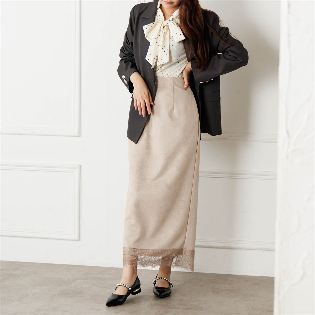 《予約/9月中旬入荷予定》【26AW】パールストラップパンプス/564304