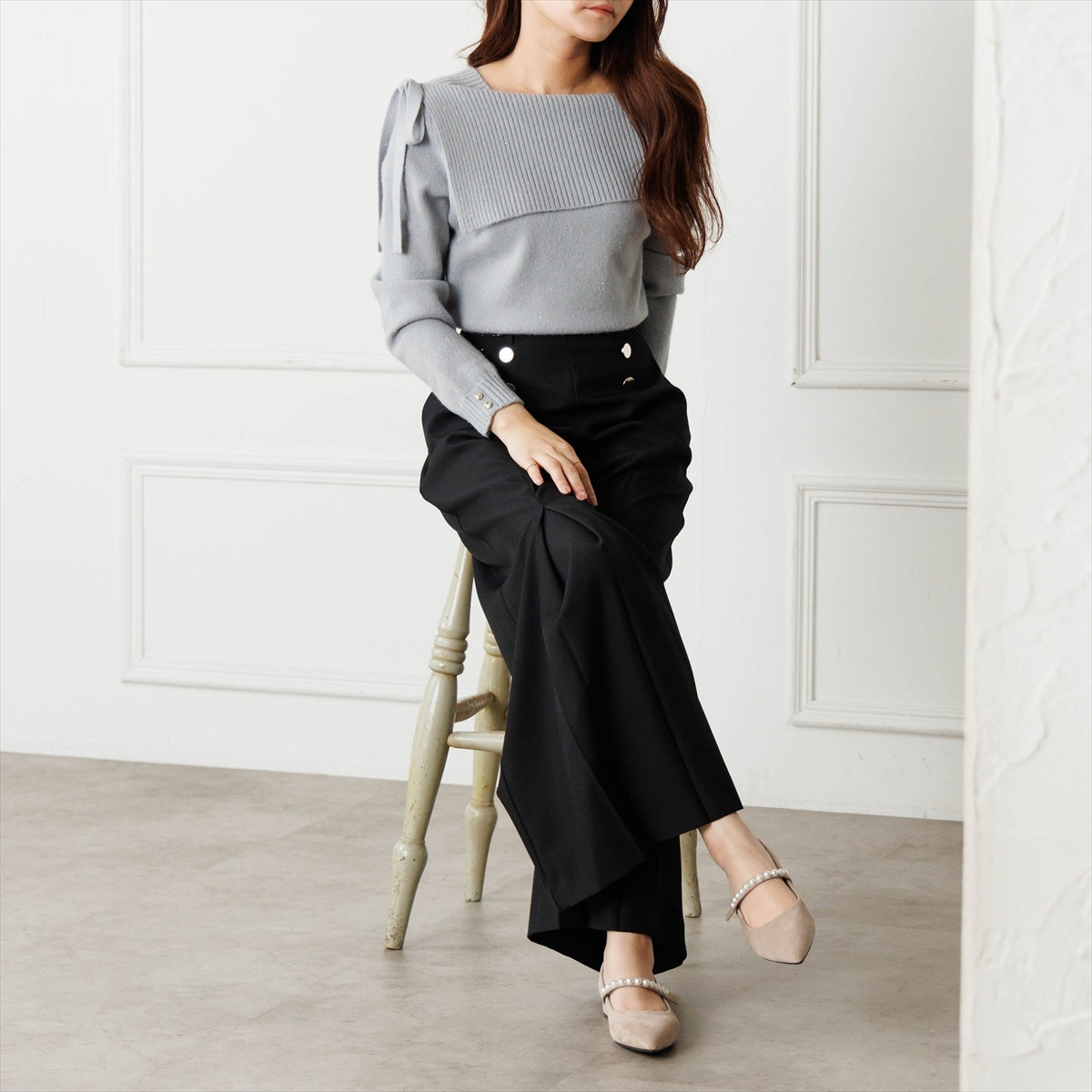 《予約/9月中旬入荷予定》【26AW】パールストラップパンプス/564304
