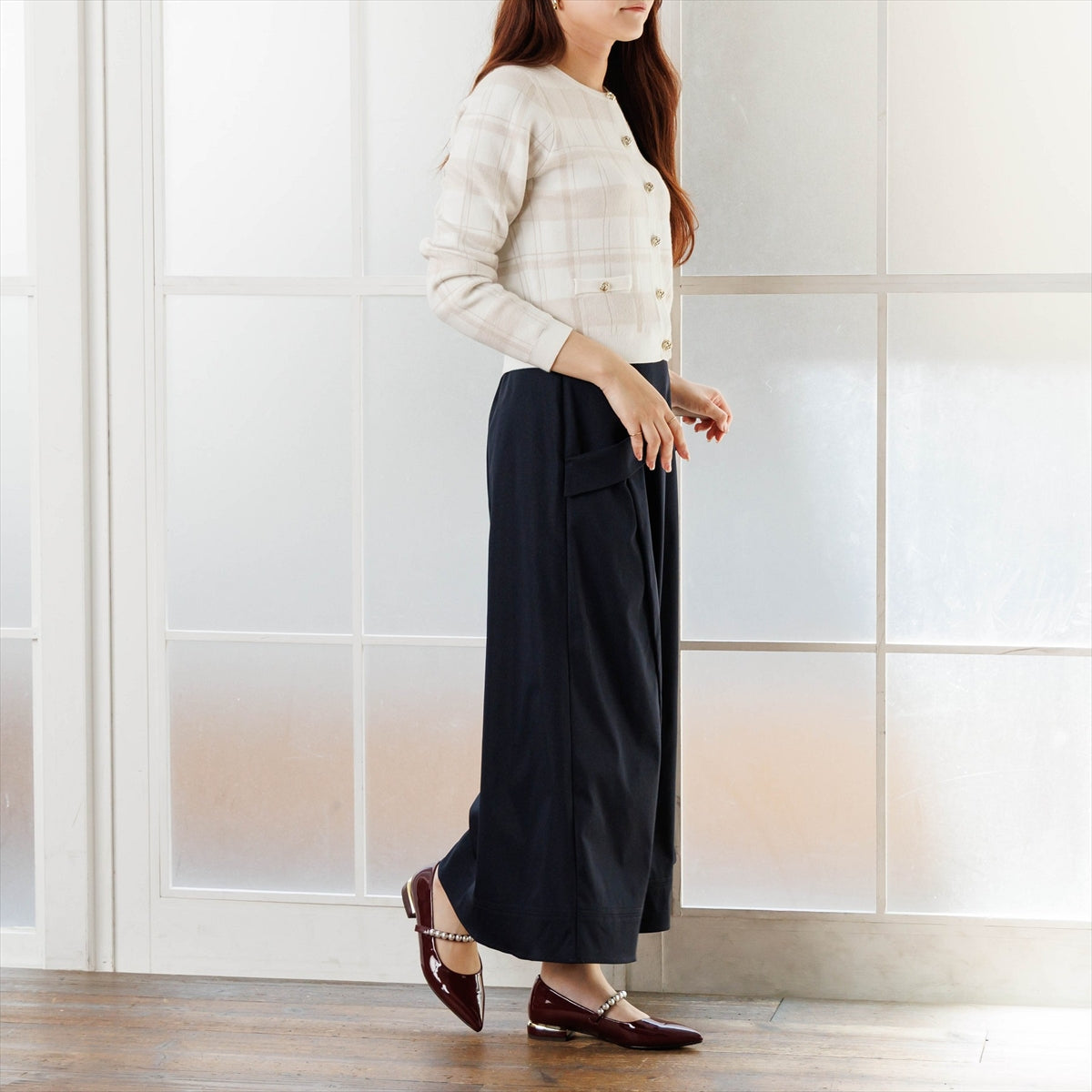 《予約/9月中旬入荷予定》【26AW】パールストラップパンプス/564304