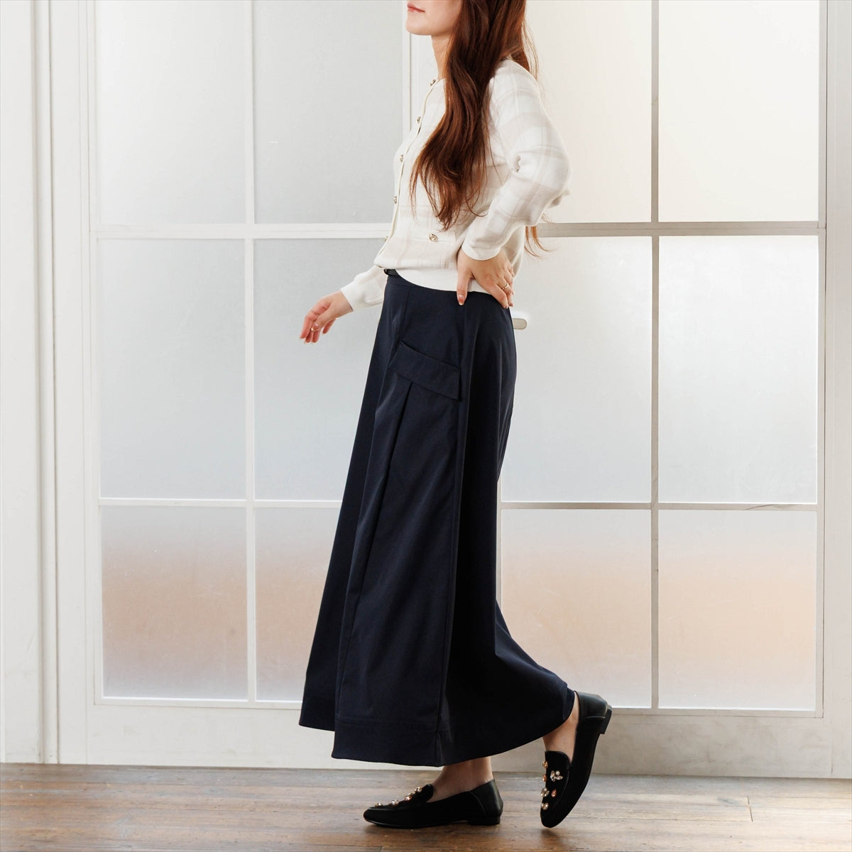 《予約/9月中旬入荷予定》【26AW】ビジューモチーフバブーシュローファー/564305