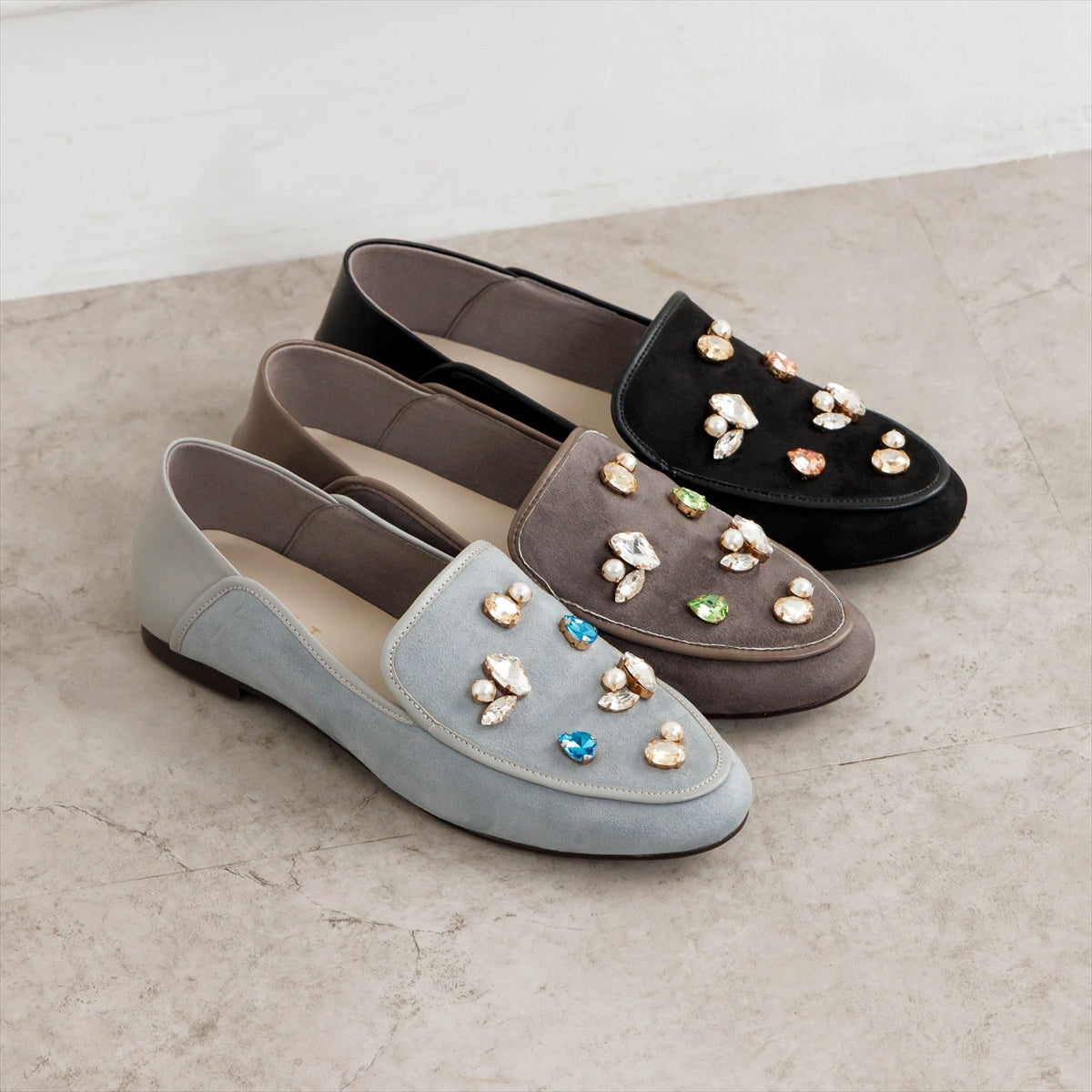 《予約/9月中旬入荷予定》【26AW】ビジューモチーフバブーシュローファー/564305