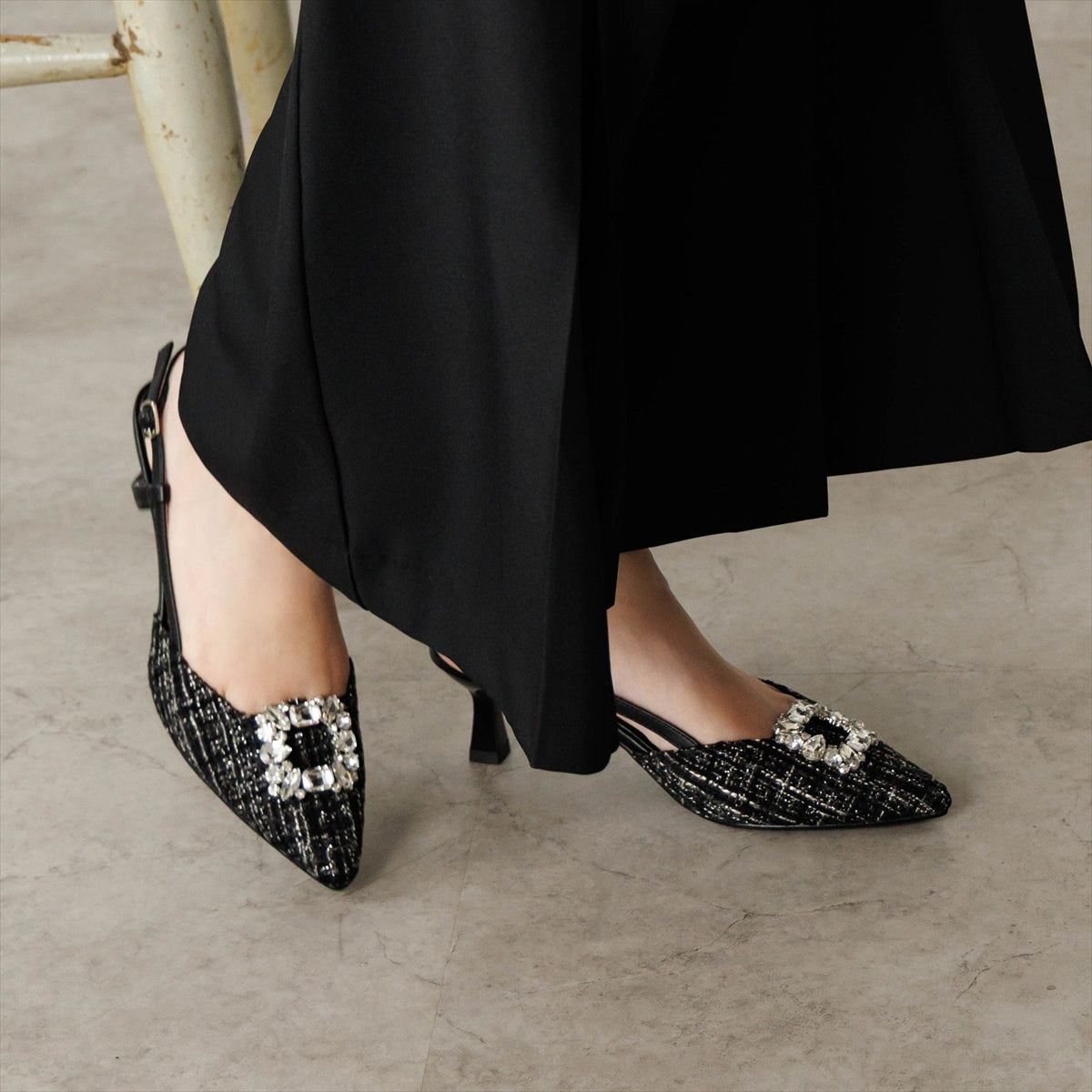 《予約/9月中旬入荷予定》【26AW】ビジューバックルバックストラップ/564306