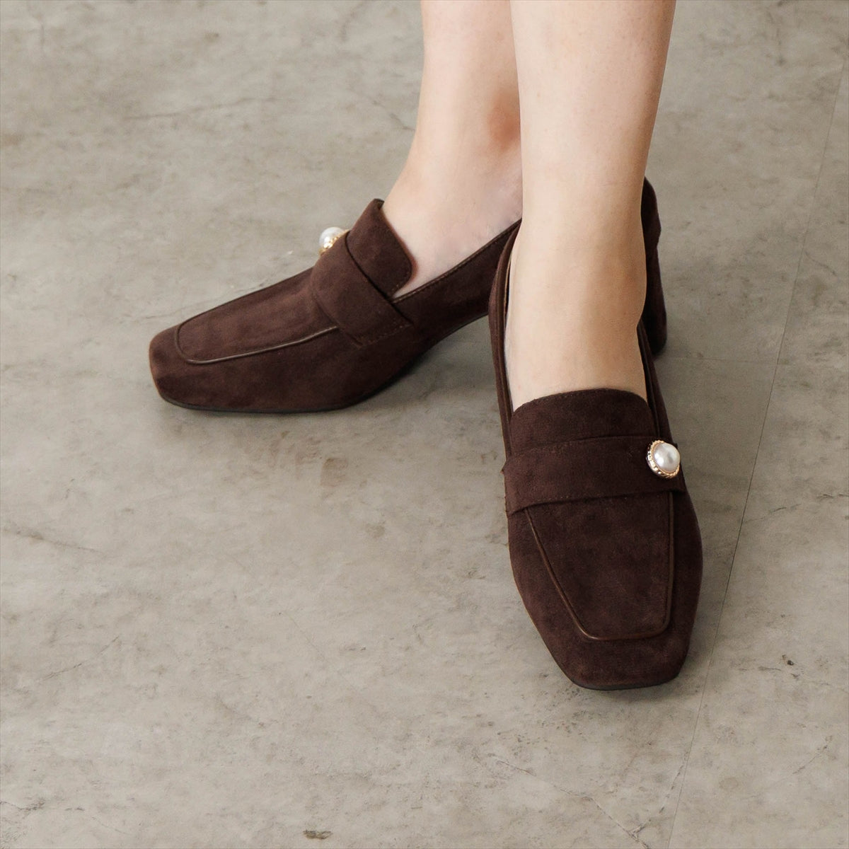 《予約/10月上旬入荷予定》【26AW】パールモチーフヒールローファー/564310