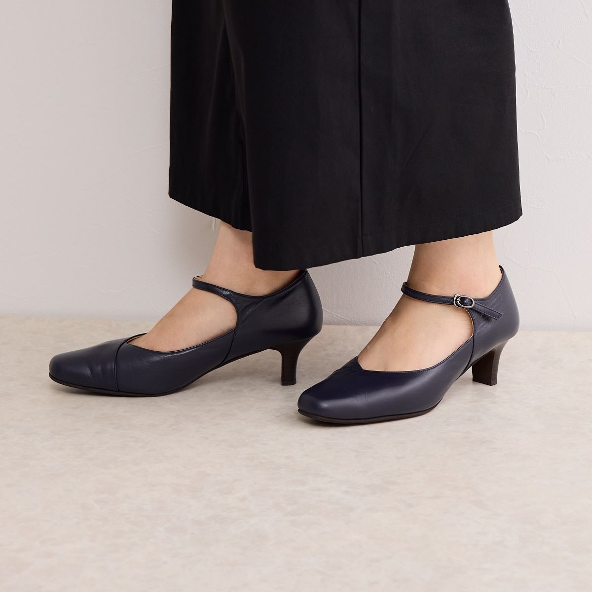 【快適ウォークパンプス】5㎝ヒールストラップパンプス/605002