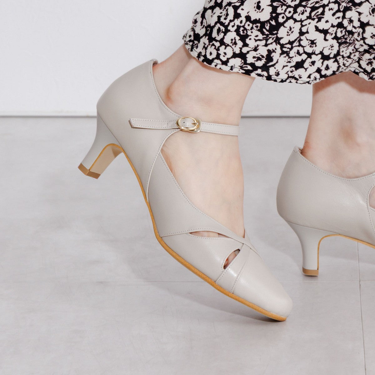 【26SS新色追加/快適ウォークパンプス】5㎝ヒールカットワークストラップパンプス/605005