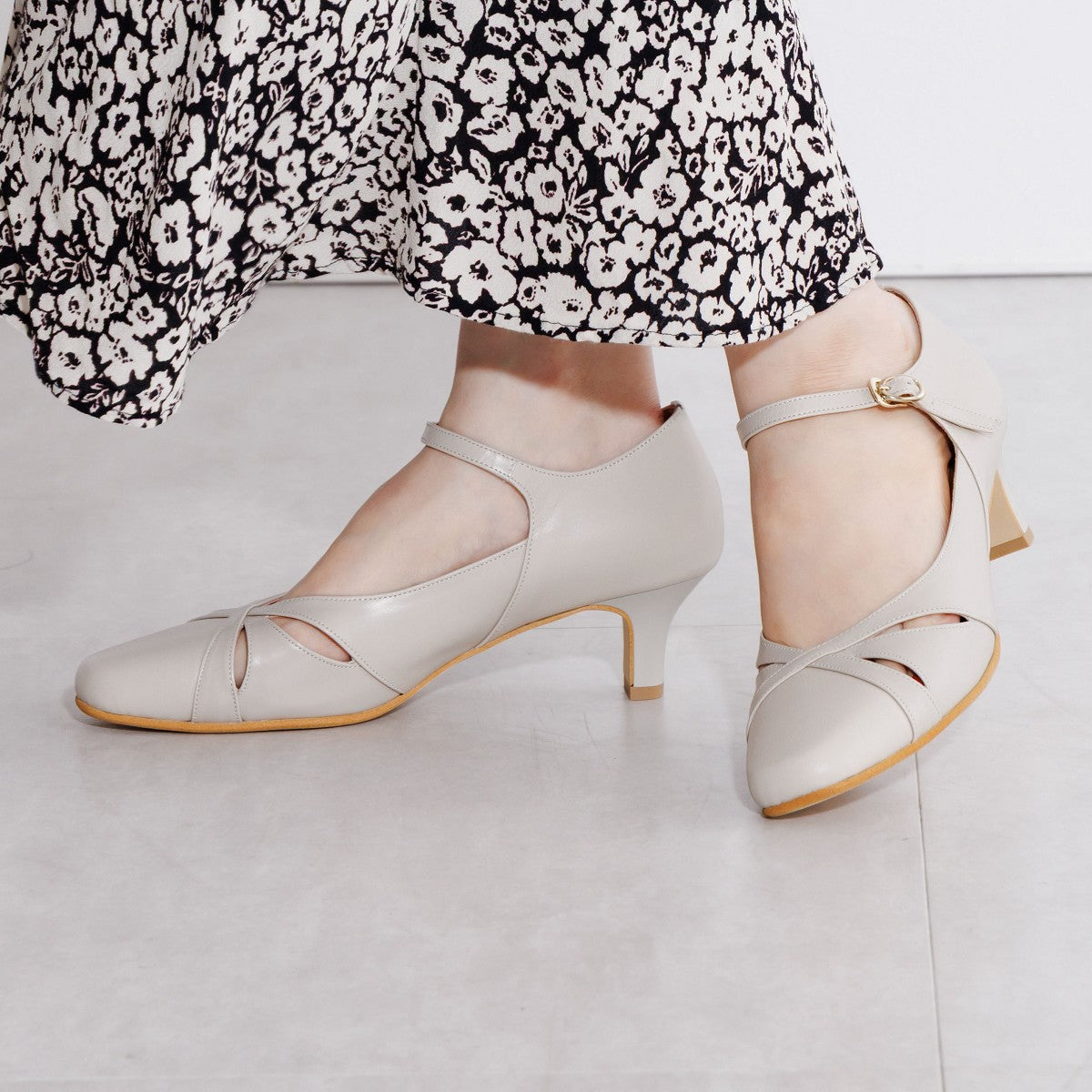 【26SS新色追加/快適ウォークパンプス】5㎝ヒールカットワークストラップパンプス/605005