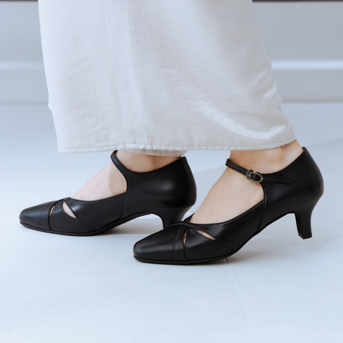 【26SS新色追加/快適ウォークパンプス】5㎝ヒールカットワークストラップパンプス/605005