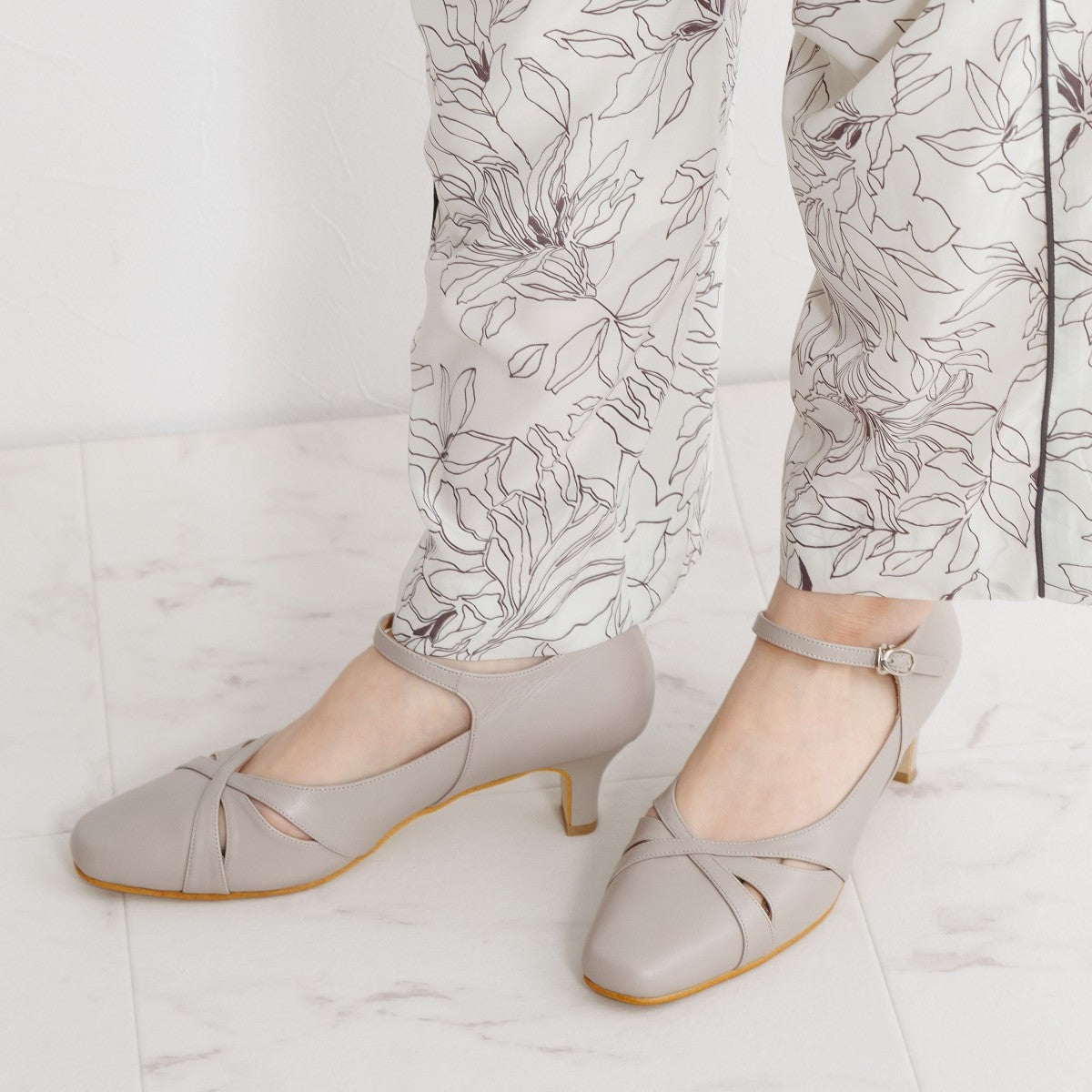 【26SS新色追加/快適ウォークパンプス】5㎝ヒールカットワークストラップパンプス/605005