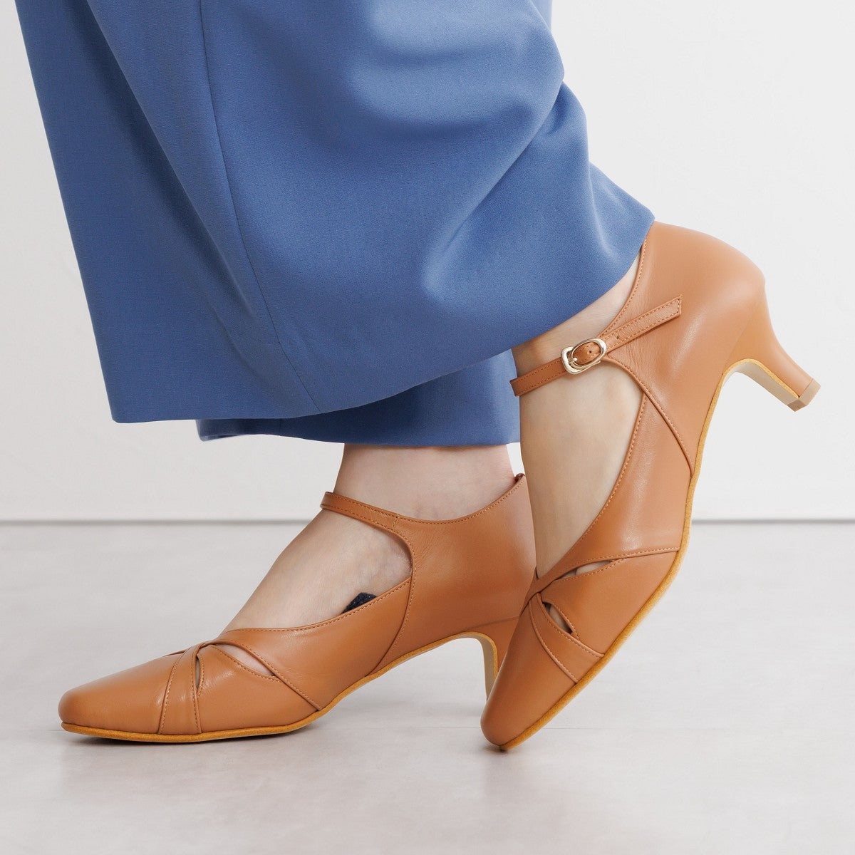 【26SS新色追加/快適ウォークパンプス】5㎝ヒールカットワークストラップパンプス/605005