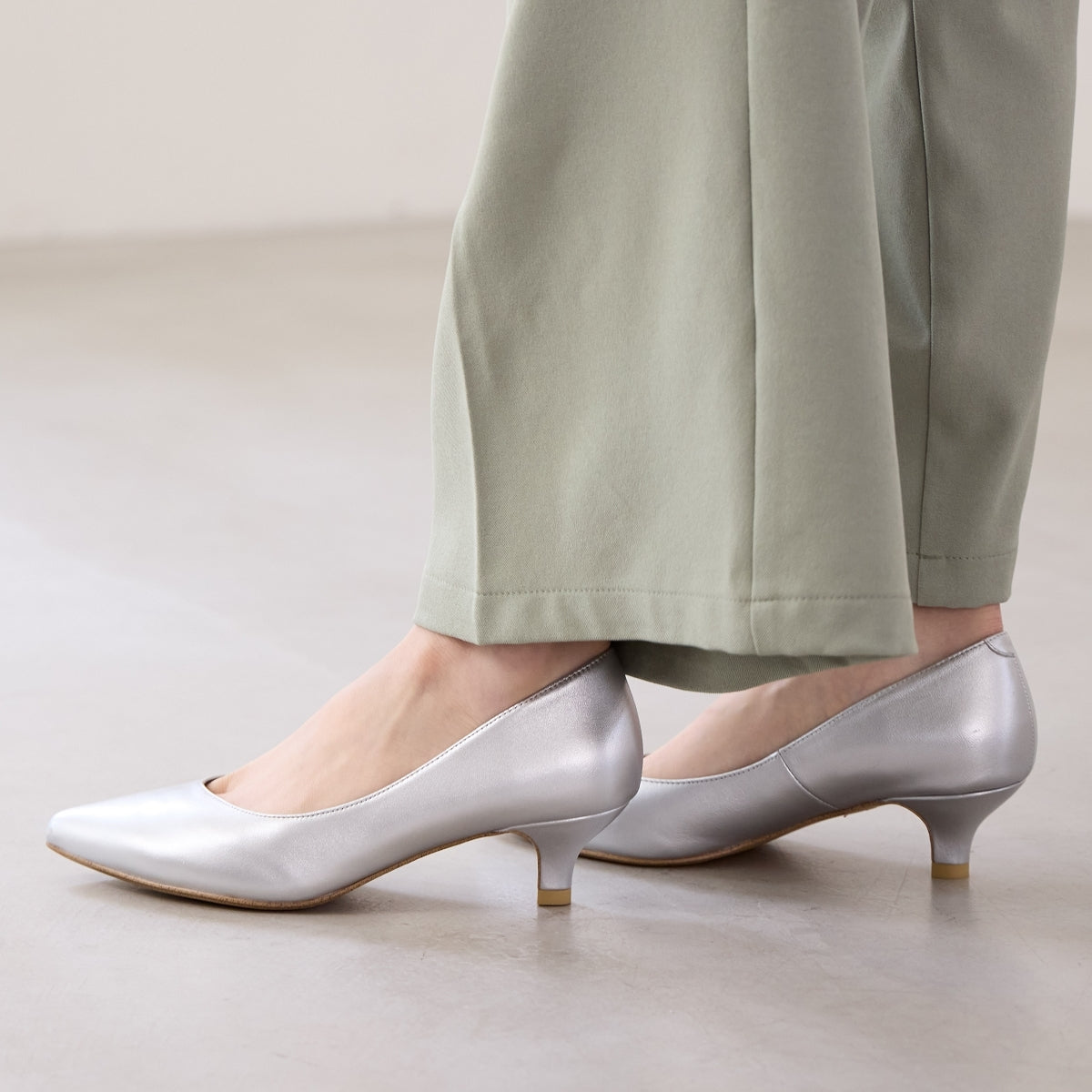 【WEB限定デザイン/再入荷】アシンメトリーポインテッドトゥパンプス/640002