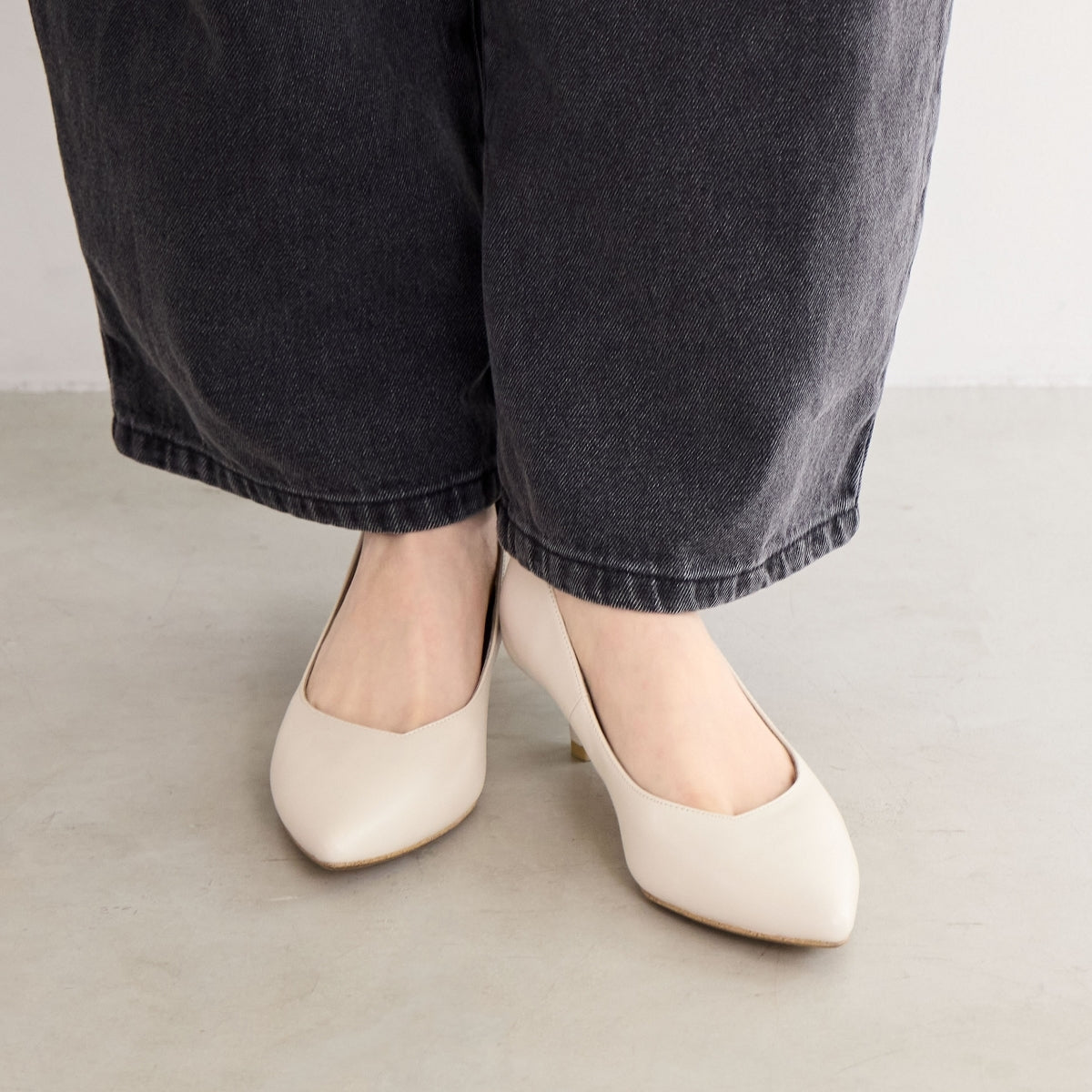 【WEB限定デザイン】アシンメトリーポインテッドトゥパンプス/640002