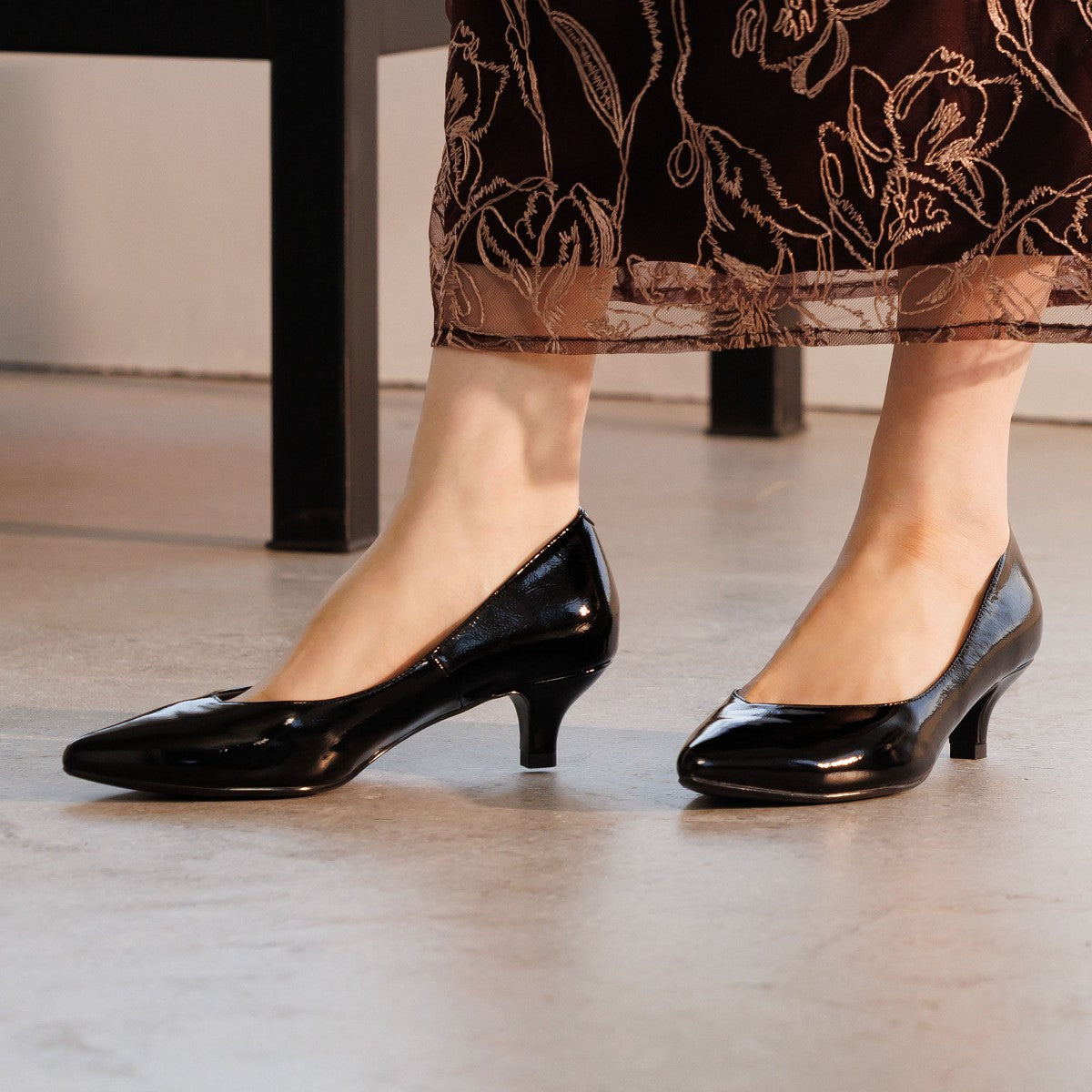 【WEB限定デザイン/再入荷】アシンメトリーポインテッドトゥパンプス/640002
