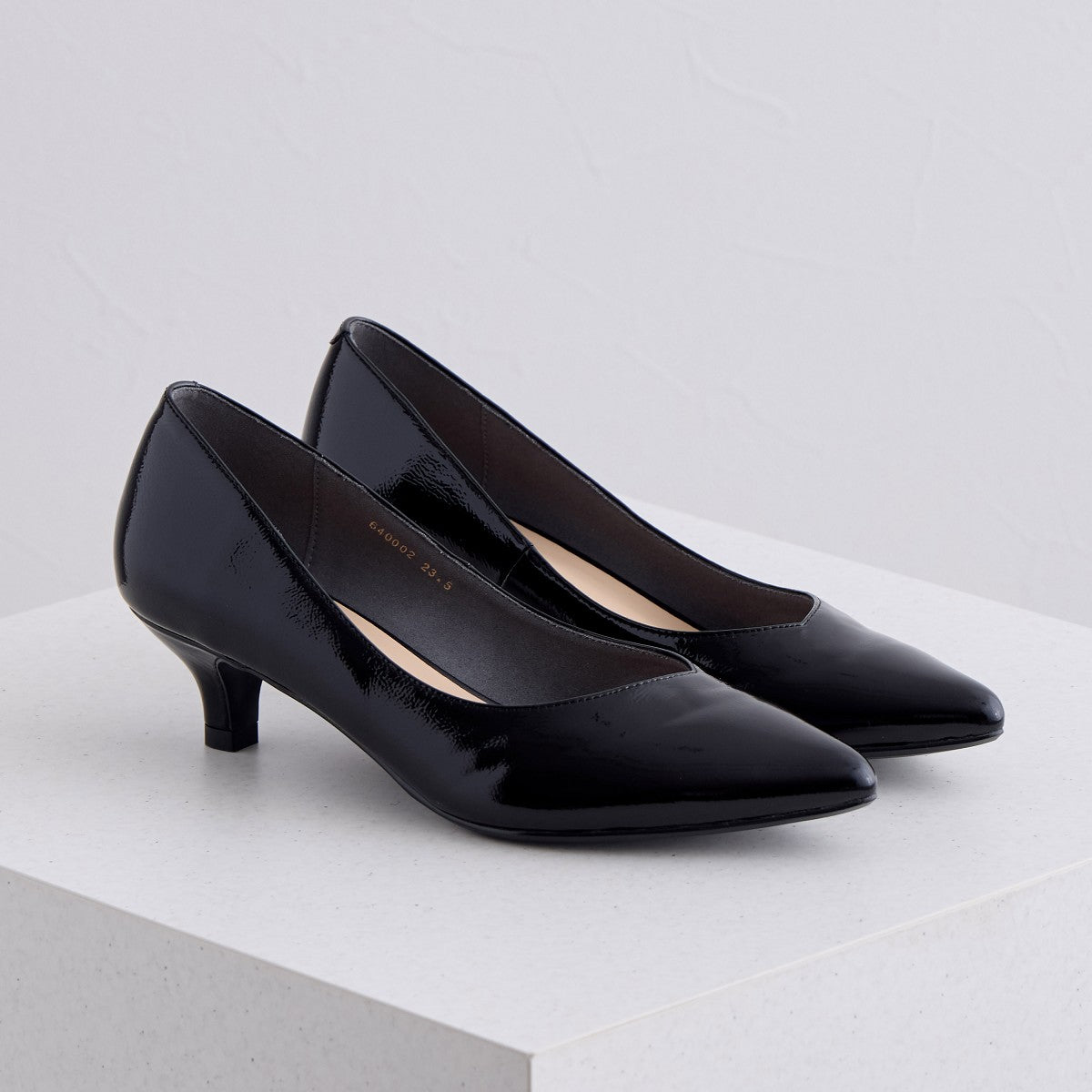 【WEB限定デザイン/再入荷】アシンメトリーポインテッドトゥパンプス/640002