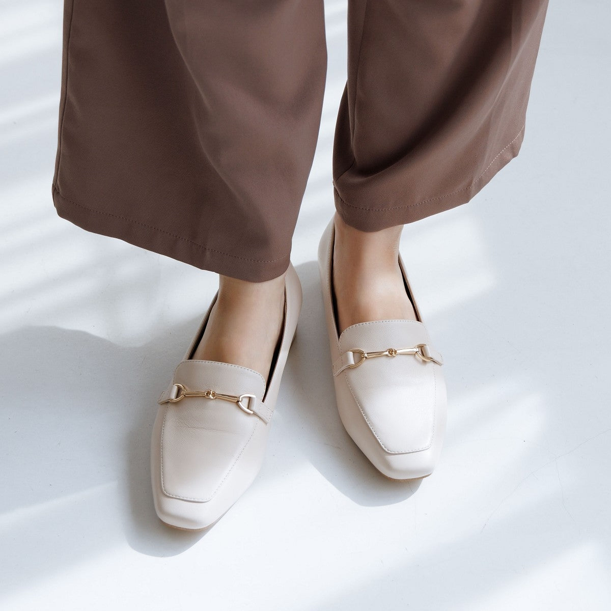 再入荷／WEB限定デザイン】ビットモチーフローファー/640003