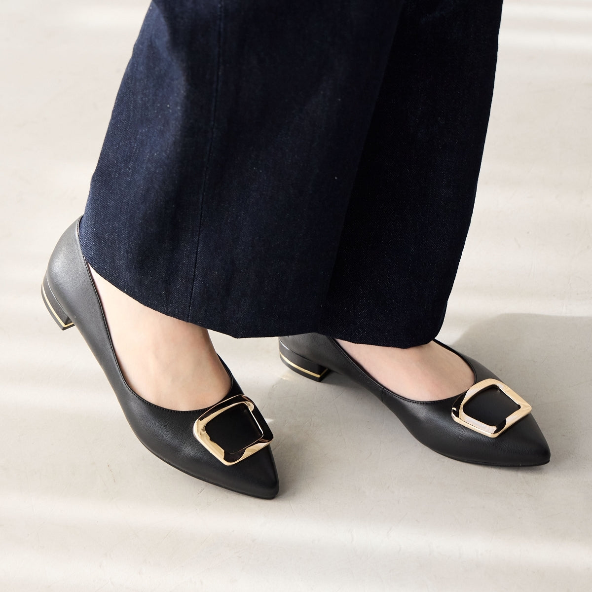 【WEB限定デザイン】バックルデザインローヒールパンプス/640004