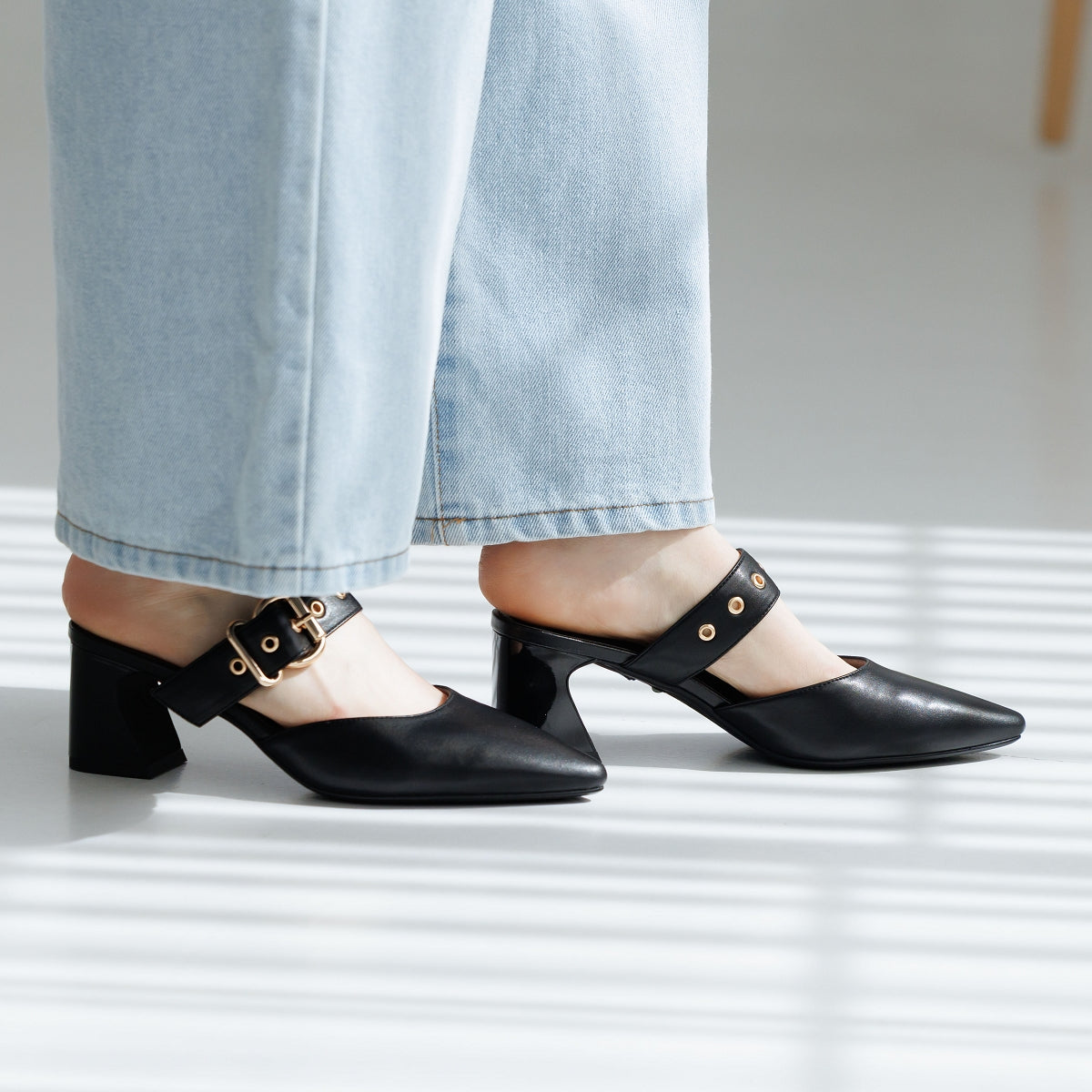 《予約/4月下旬入荷予定》メタルアクセントミュールパンプス/640012