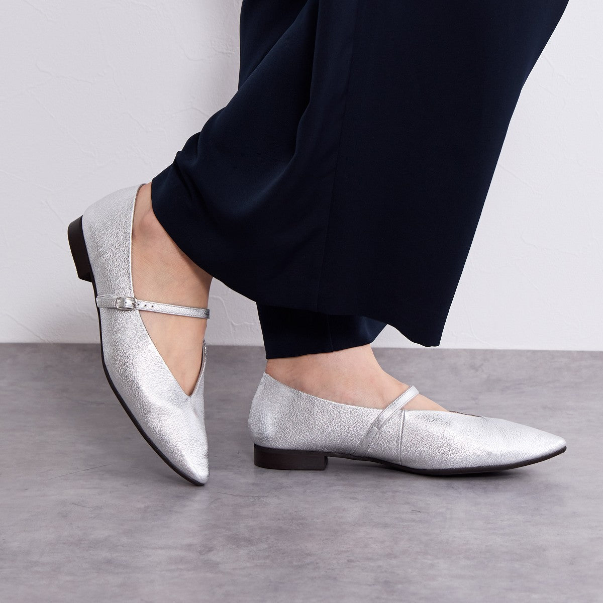 【26SS新色追加】メリージェーンフラットパンプス/641307