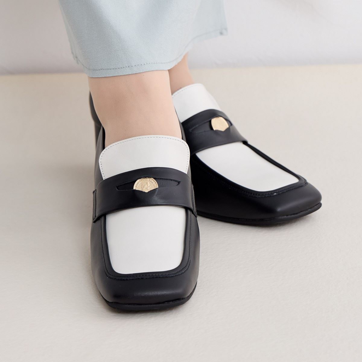 【SALE】コインディティールヒールローファー/641315