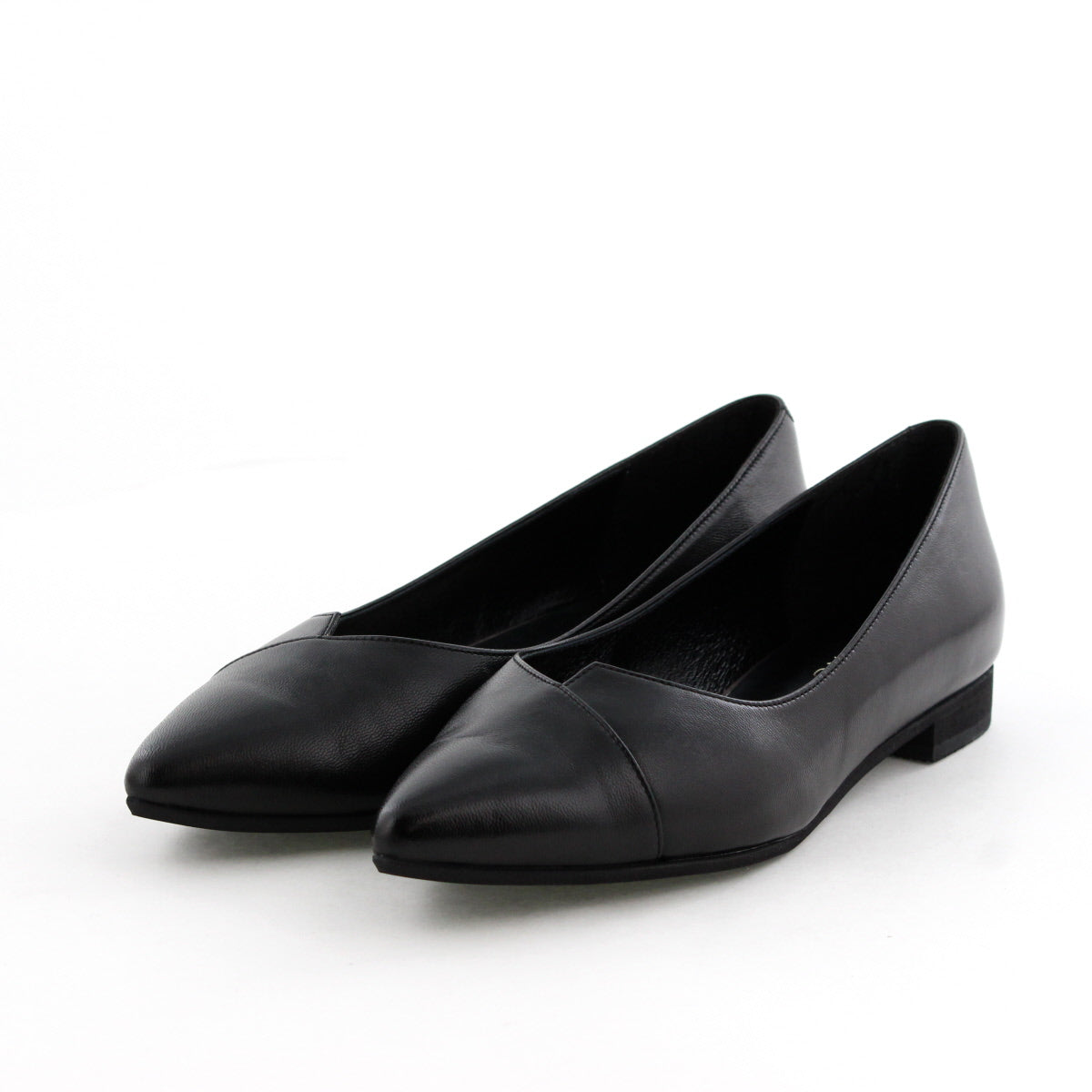 【26SS新色追加】アシンメトリーVカットフラットパンプス/641316