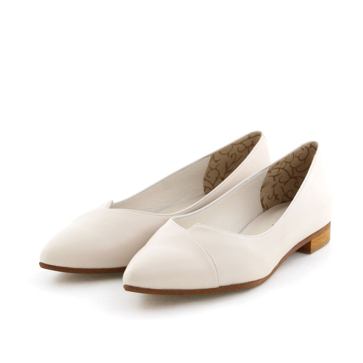 【26SS新色追加】アシンメトリーVカットフラットパンプス/641316