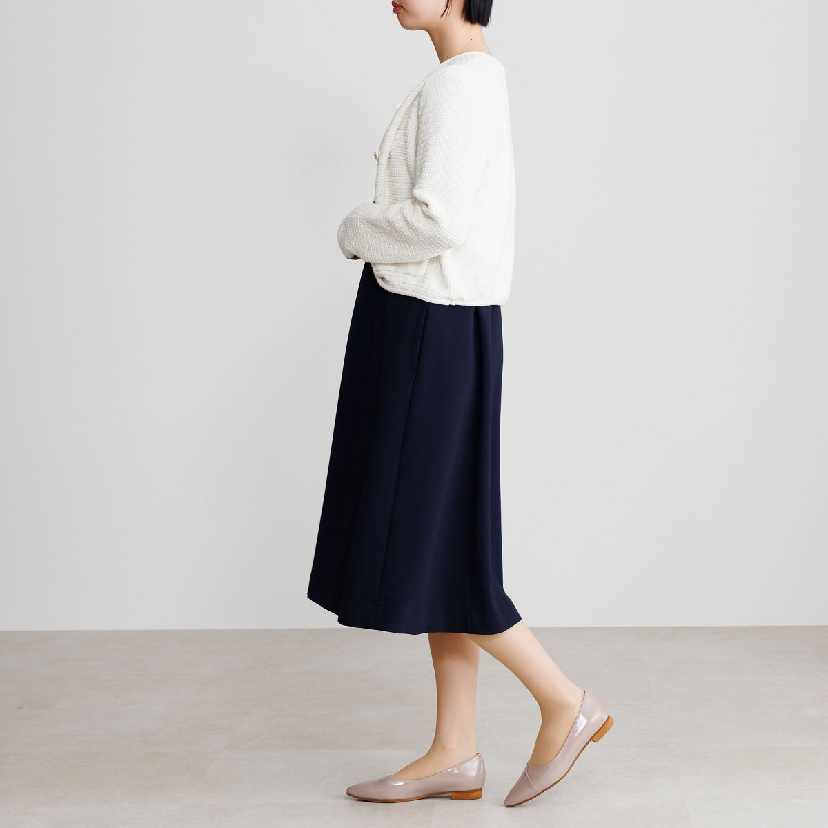 【26SS新色追加】アシンメトリーVカットフラットパンプス/641316