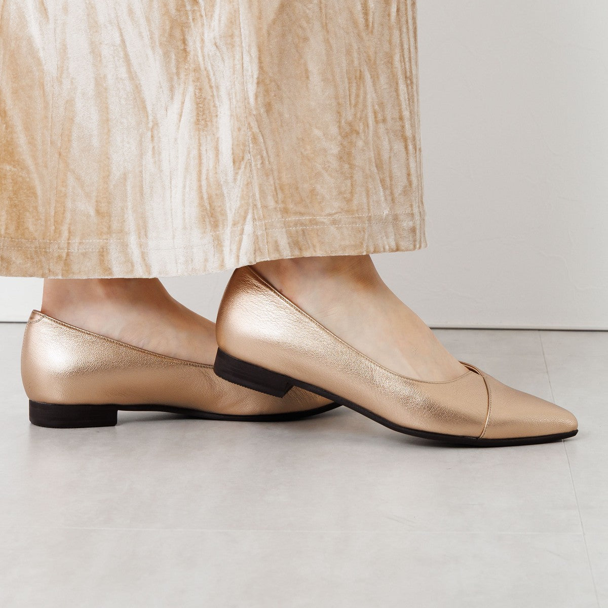 【SALE】アシンメトリーVカットフラットパンプス/741316