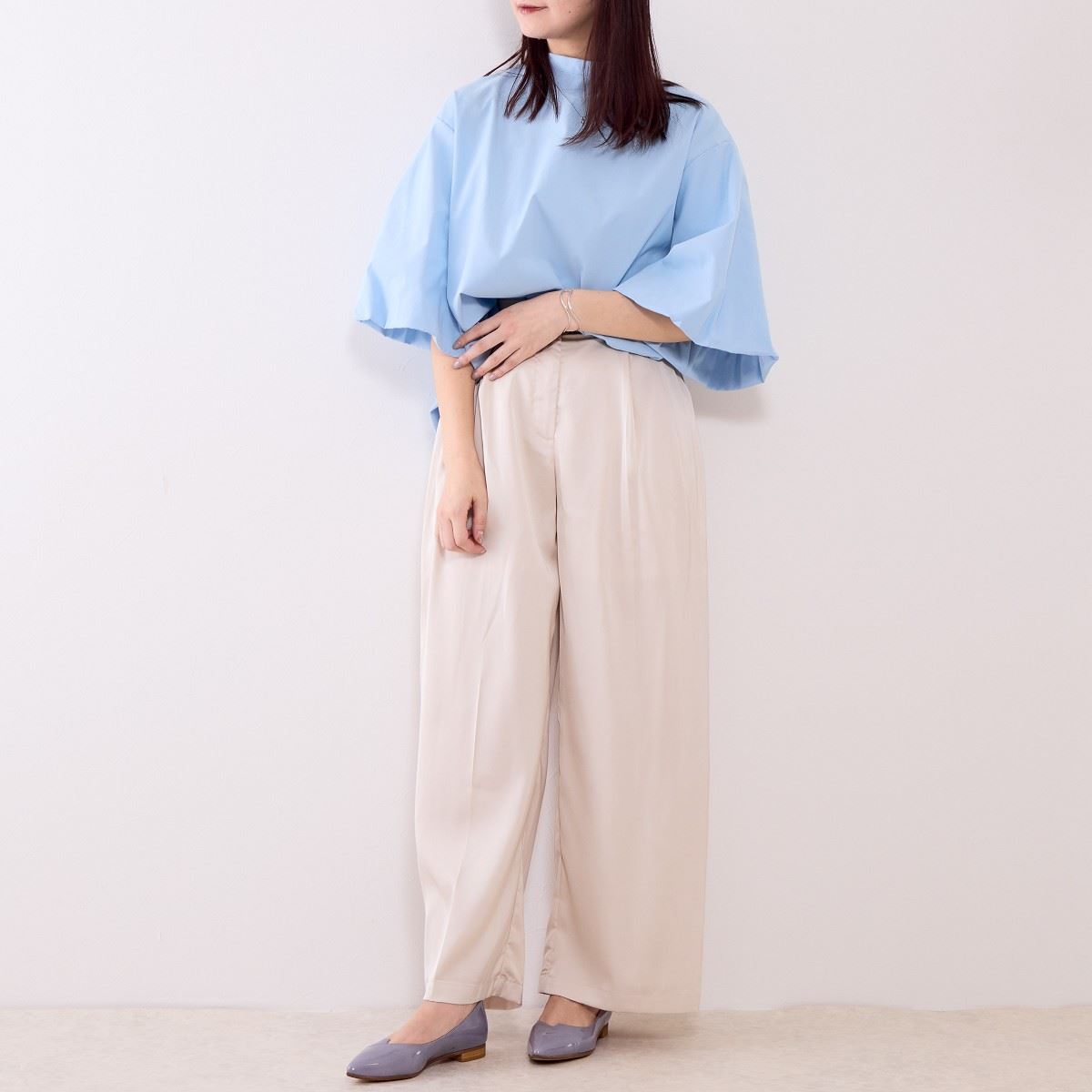 【26SS新色追加】アシンメトリーVカットフラットパンプス/641316