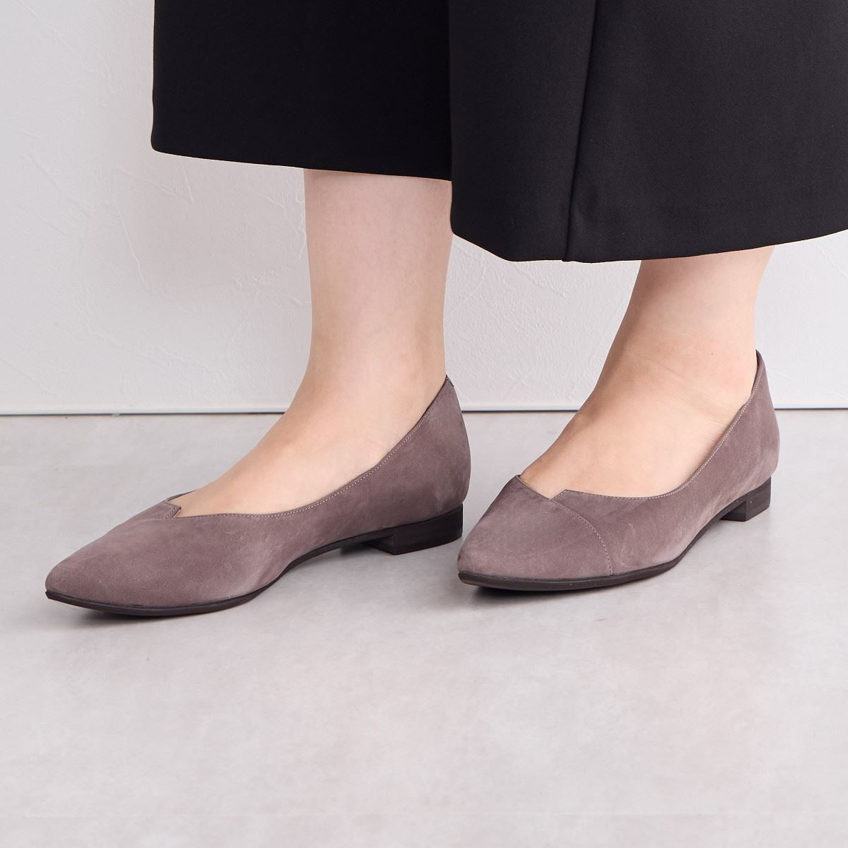 【SALE】アシンメトリーVカットフラットパンプス/741316