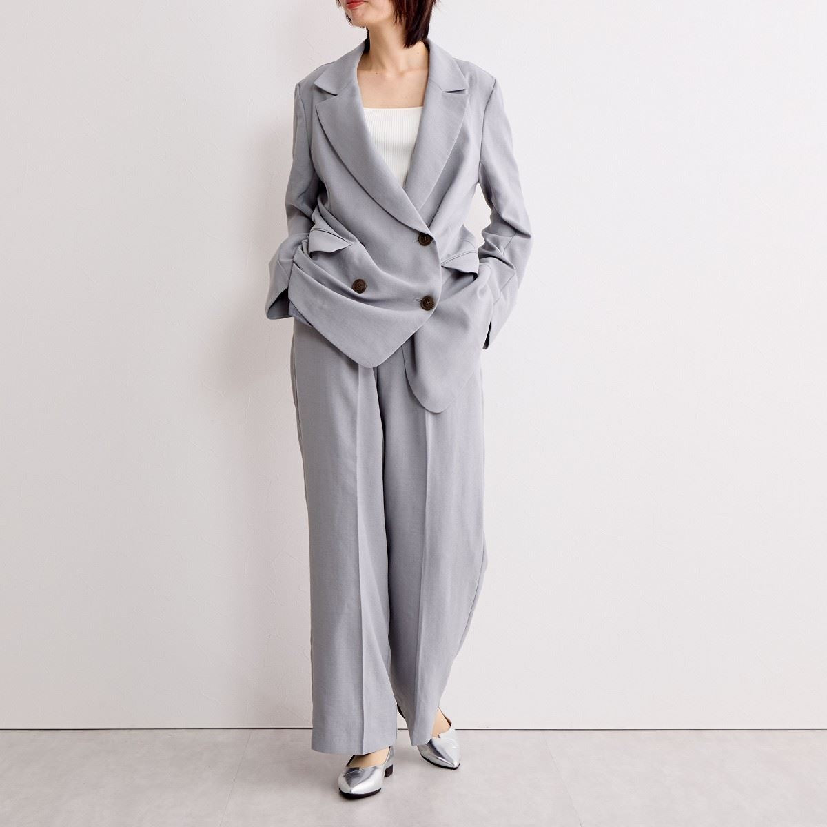 【26SS新色追加】アシンメトリーVカットフラットパンプス/641316