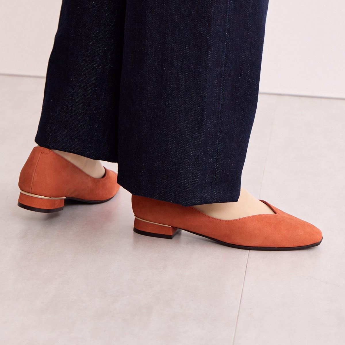 【SALE】Vカットローヒールパンプス/641318
