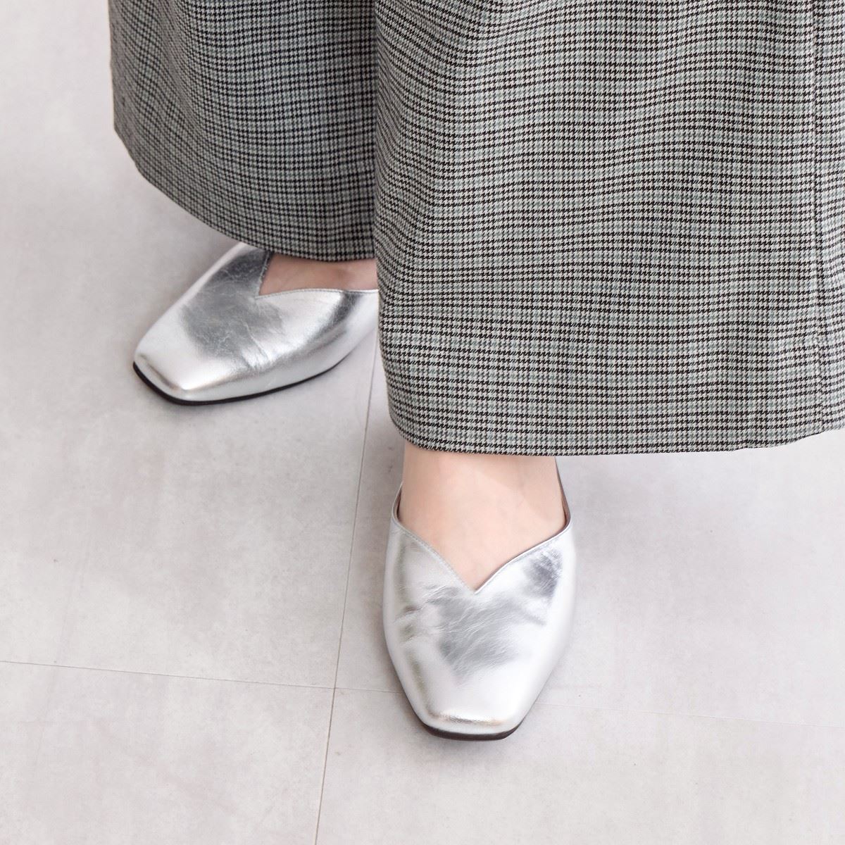 【SALE】Vカットローヒールパンプス/641318