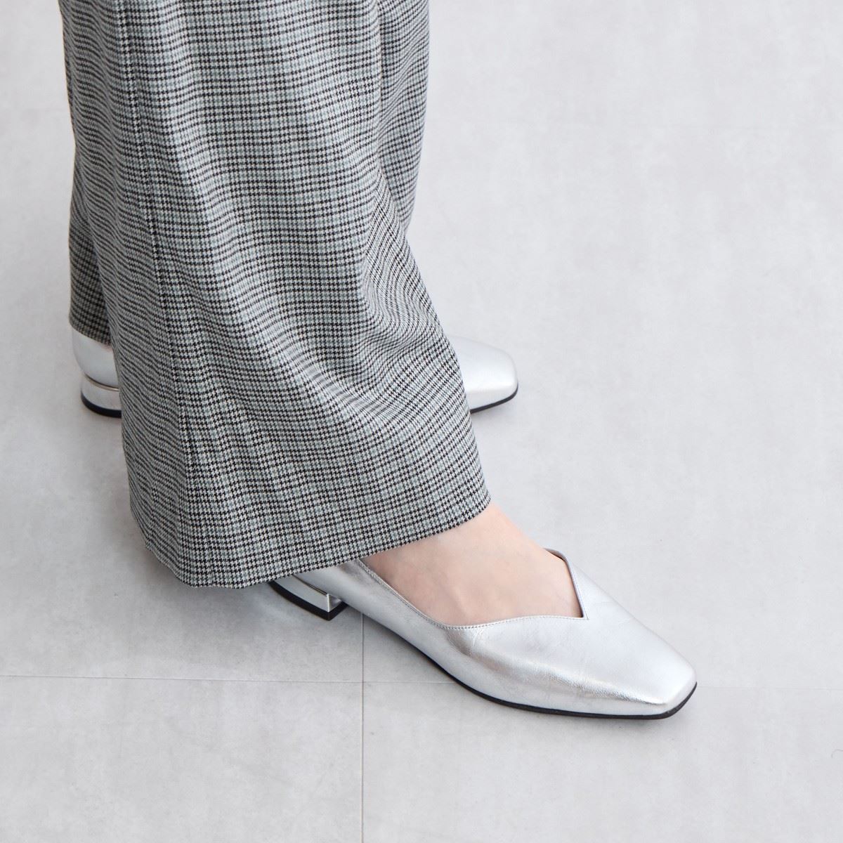 【SALE】Vカットローヒールパンプス/641318