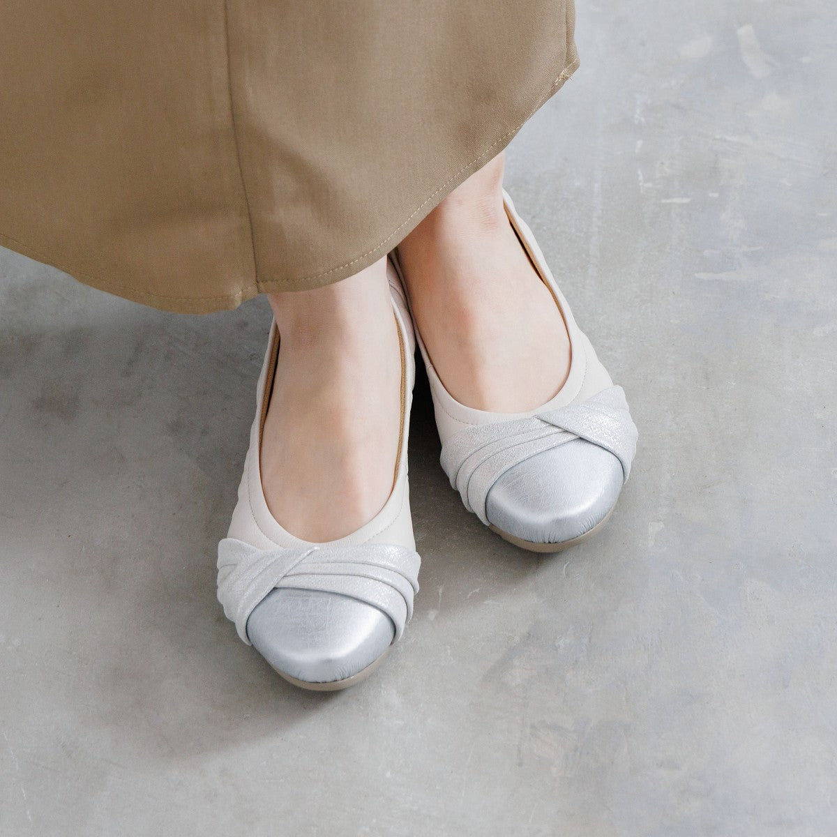 【26SS新色追加】クロスリボンスニーカーパンプス/643301